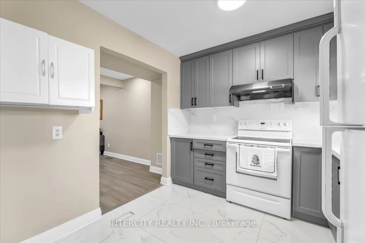 6 Hedley Court