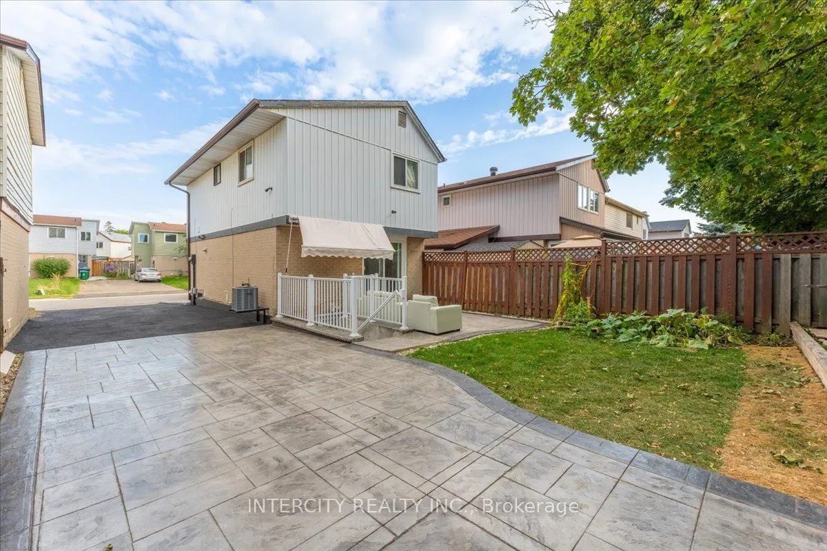 6 Hedley Court