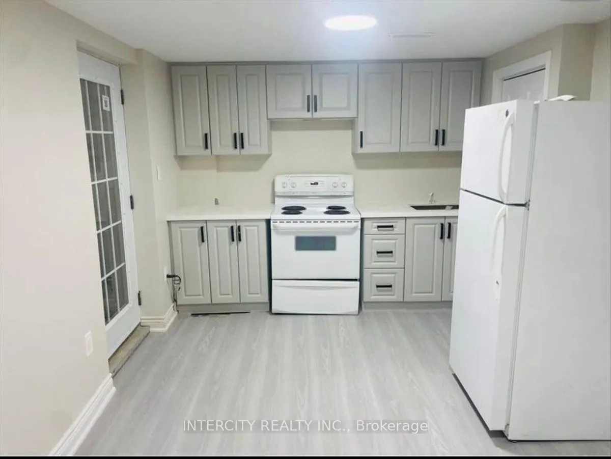 6 Hedley Court
