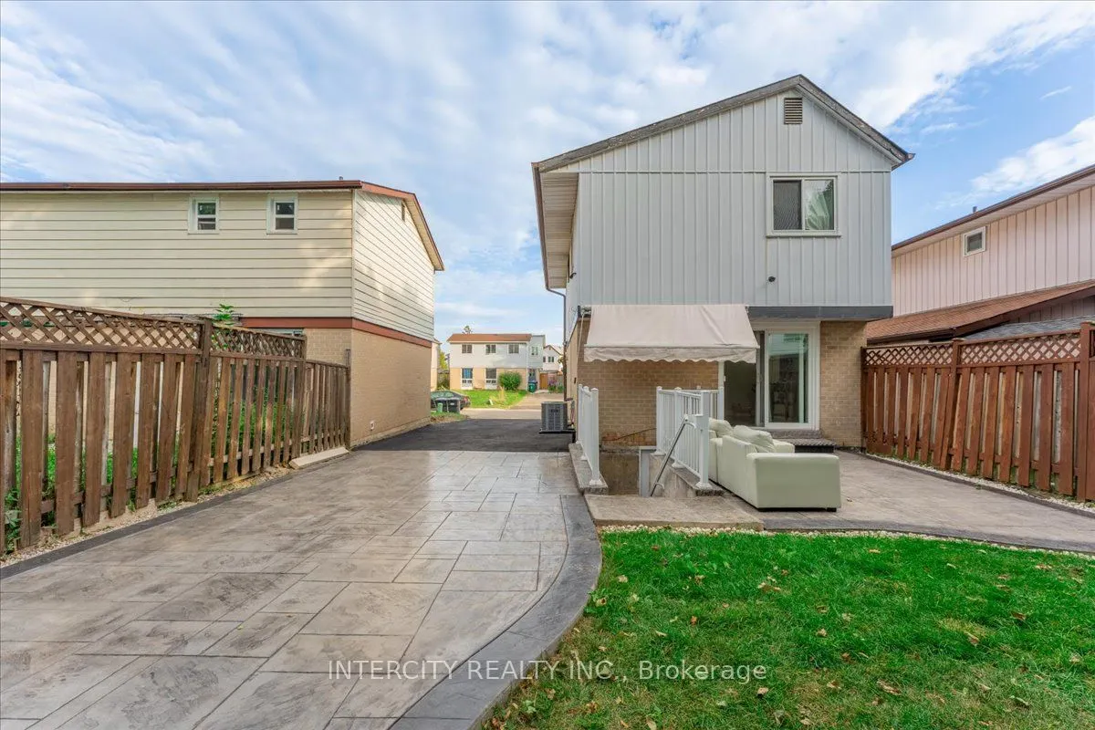 6 Hedley Court