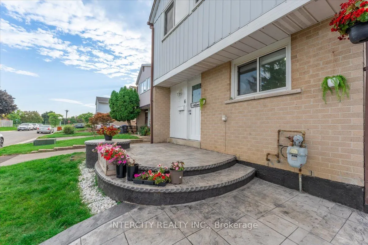 6 Hedley Court