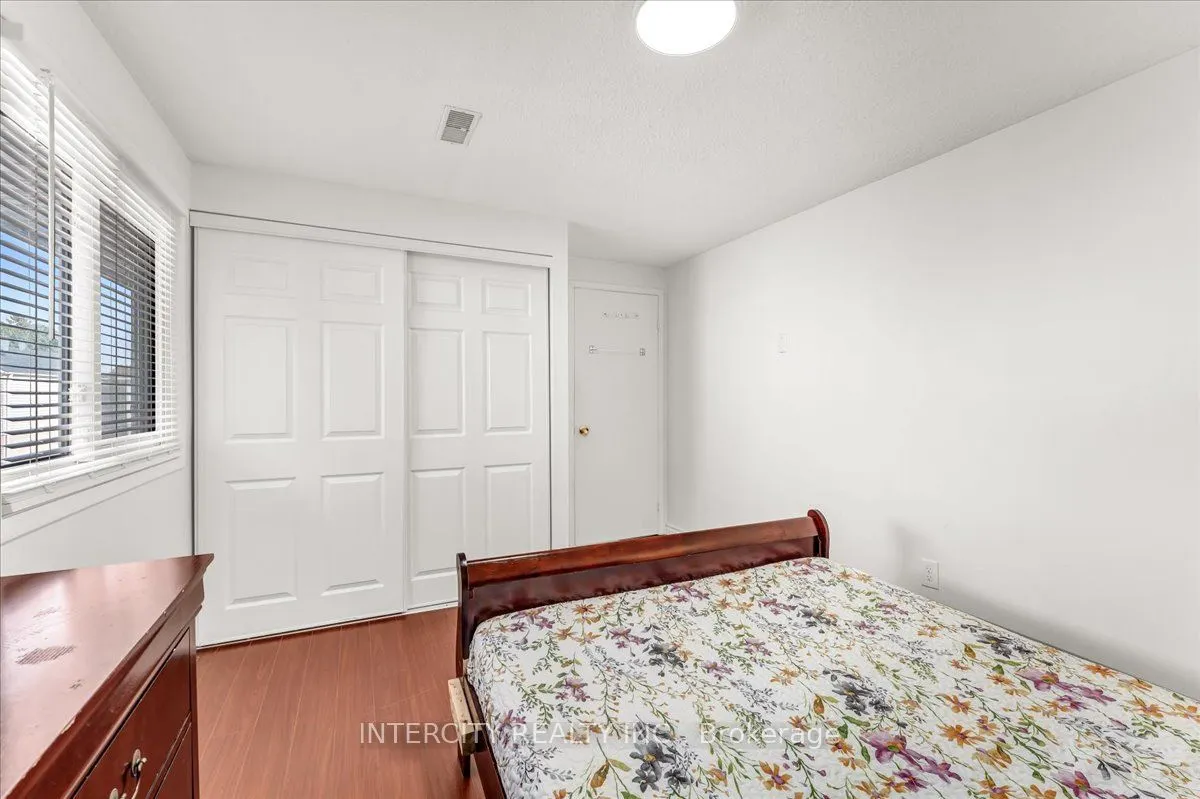 6 Hedley Court