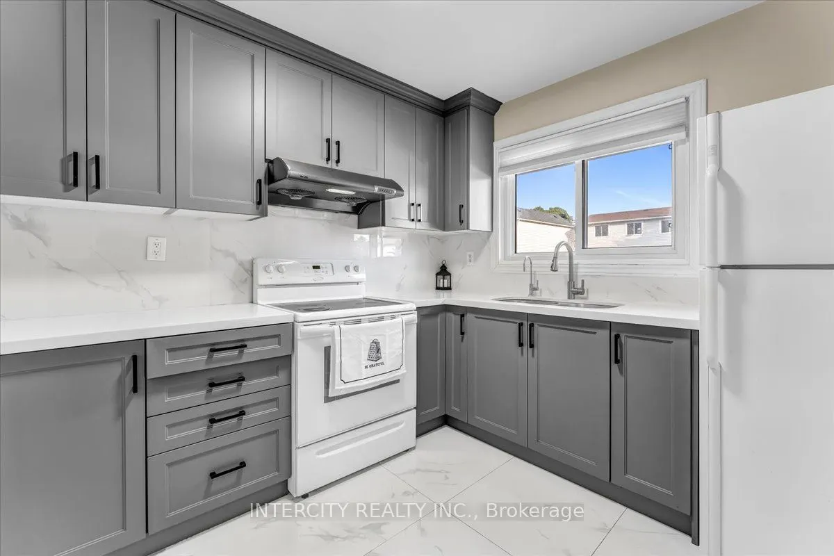 6 Hedley Court