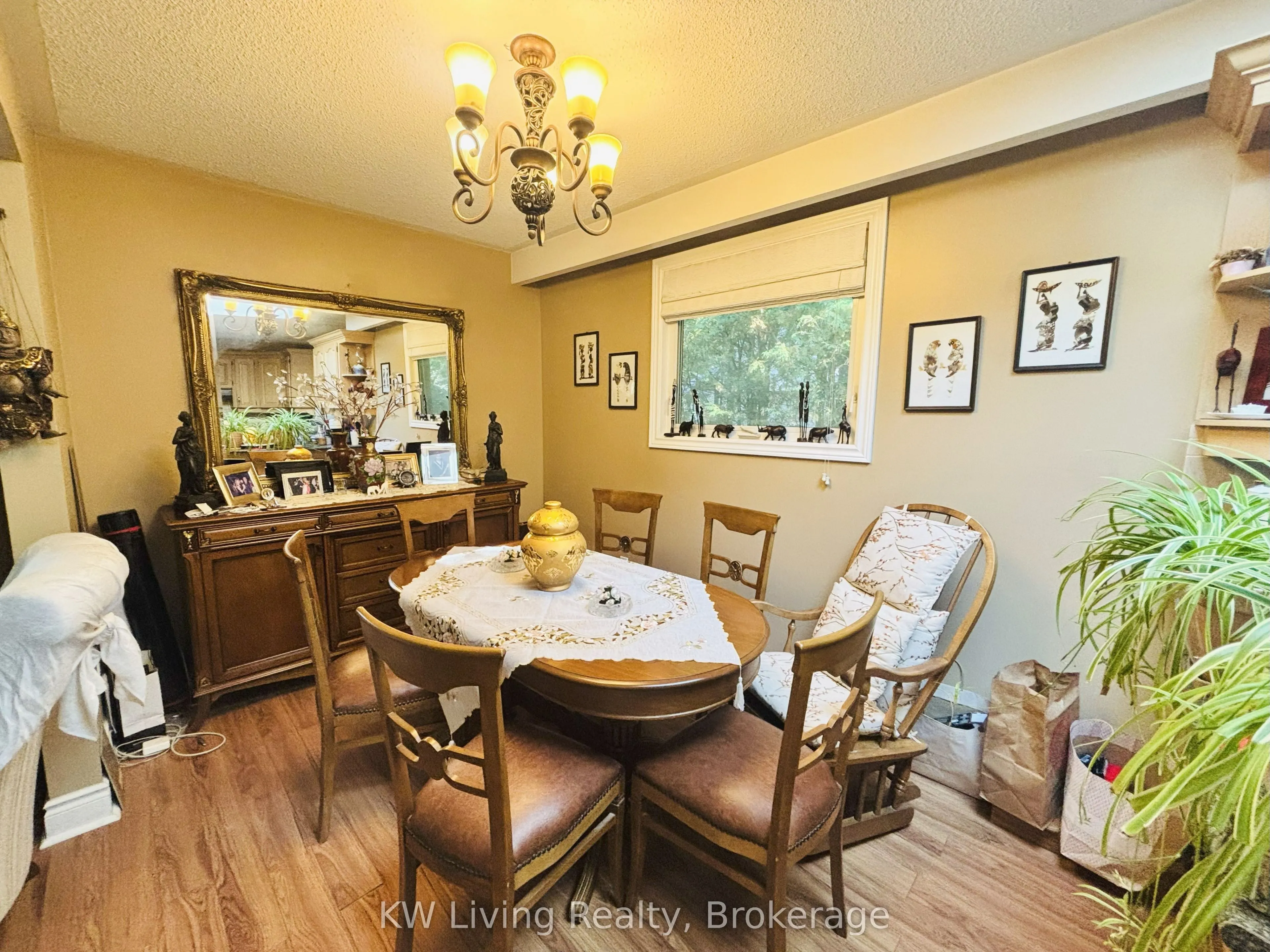 2084 Thornlea Drive