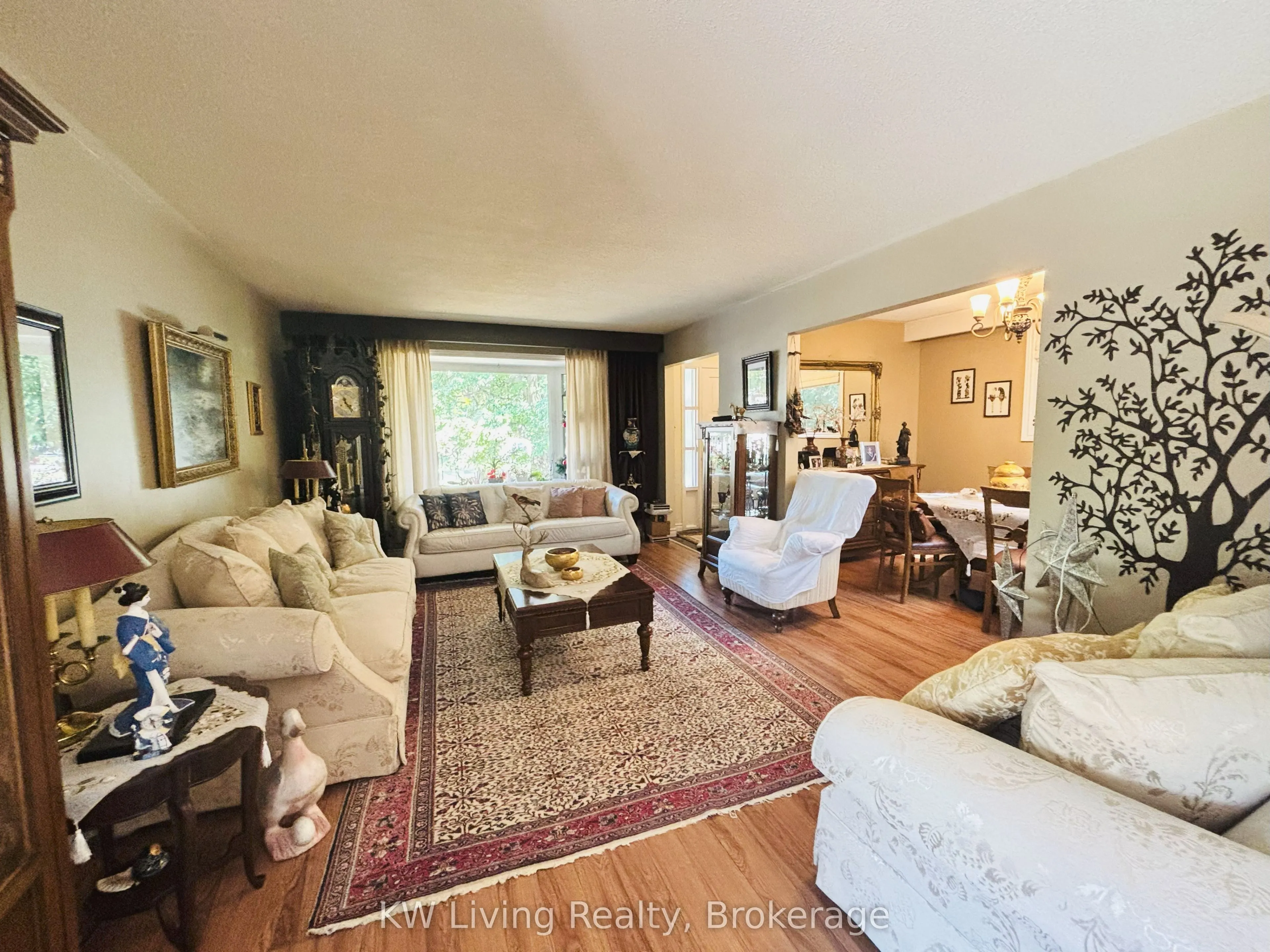 2084 Thornlea Drive