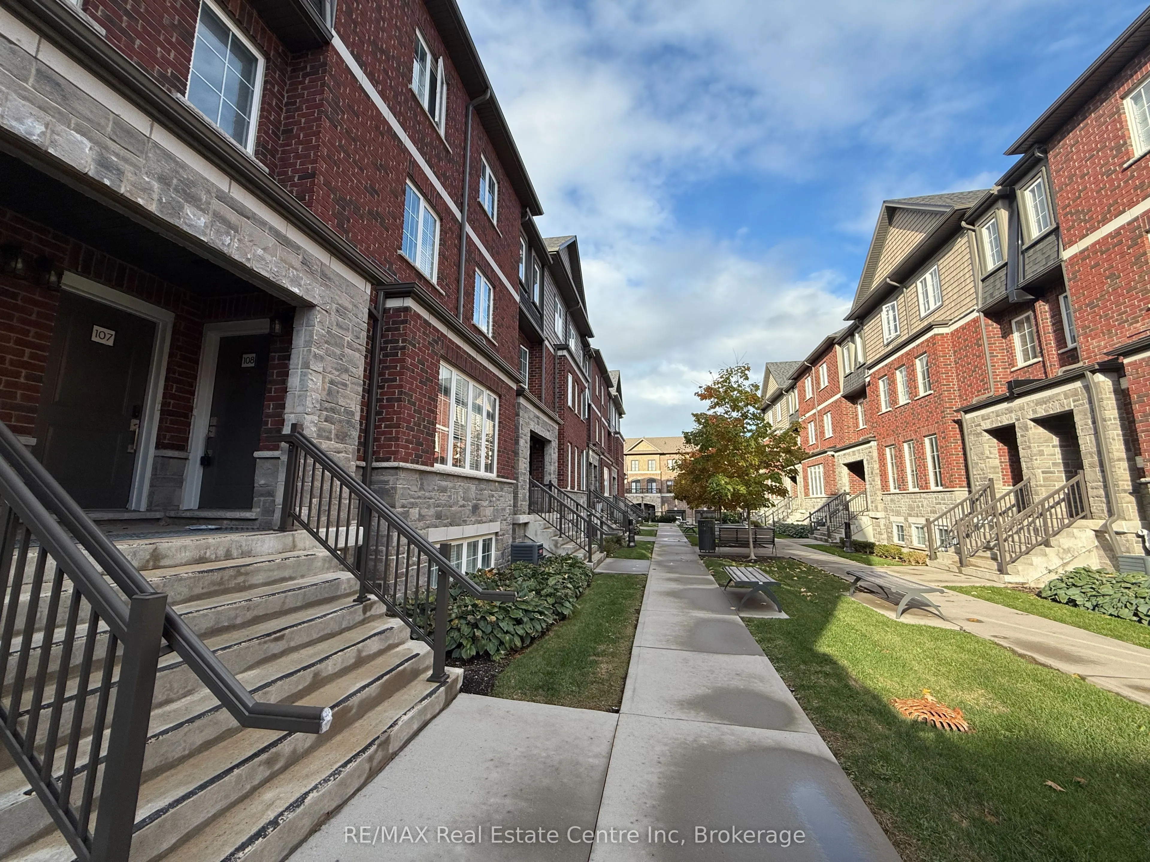 445 Ontario Street S, #108