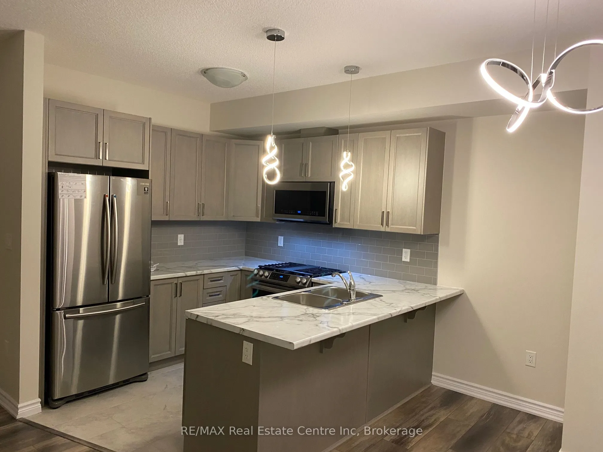 445 Ontario Street S, #108