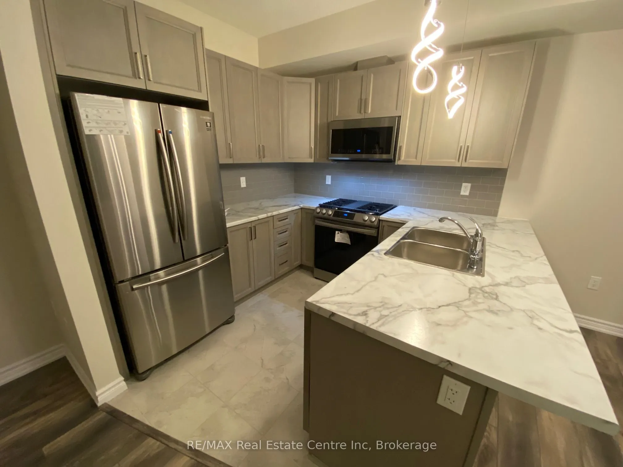445 Ontario Street S, #108