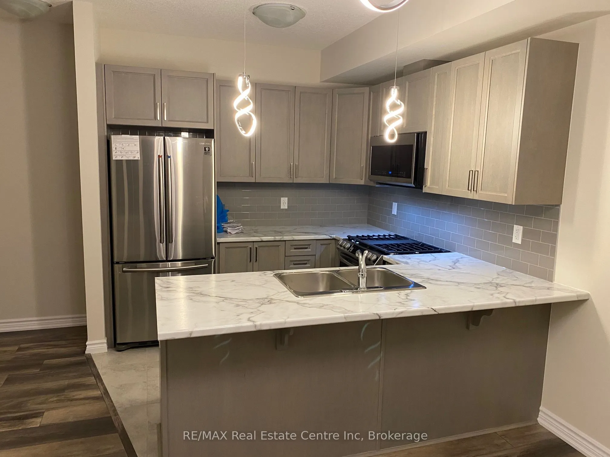445 Ontario Street S, #108