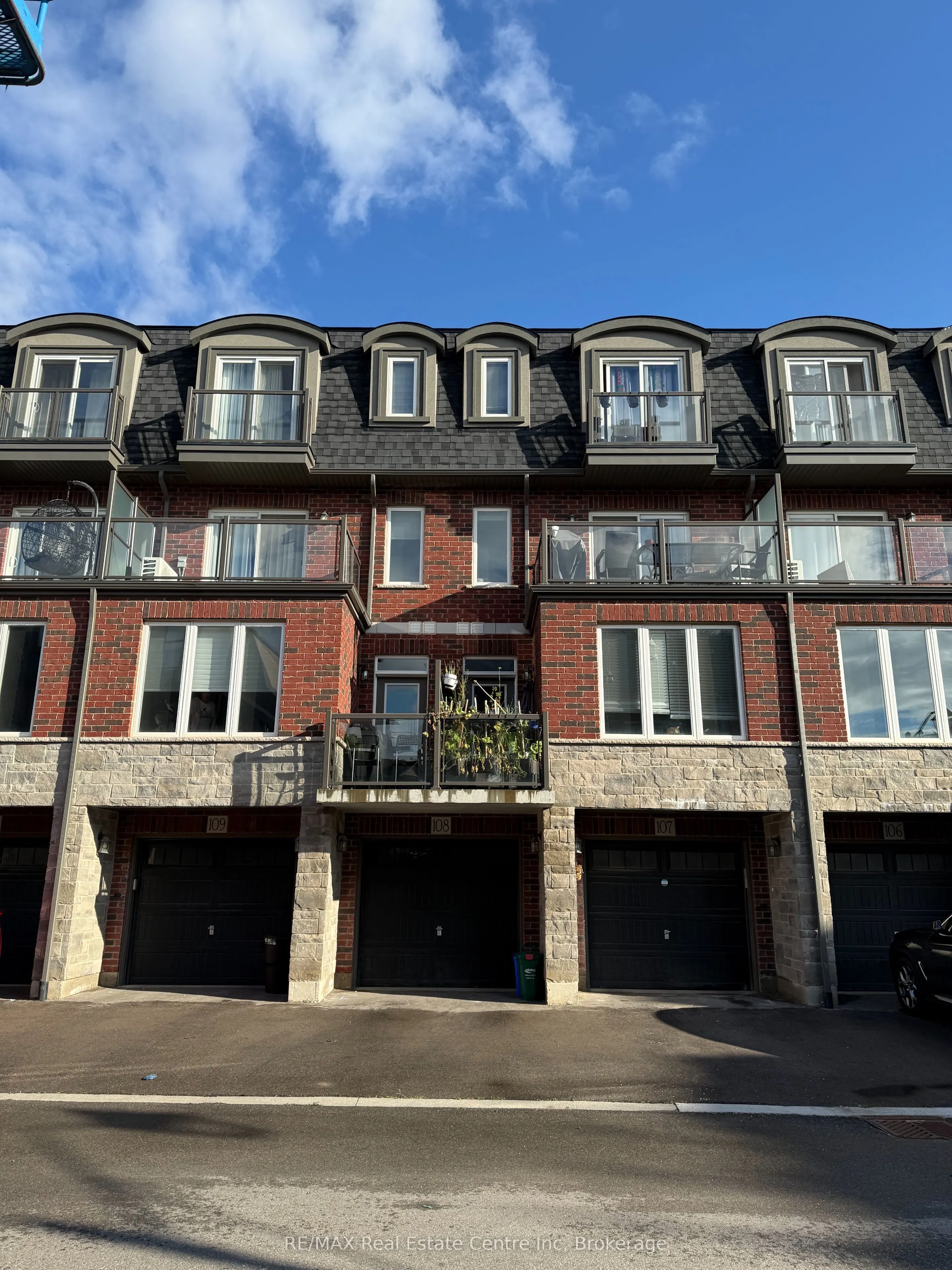 445 Ontario Street S, #108