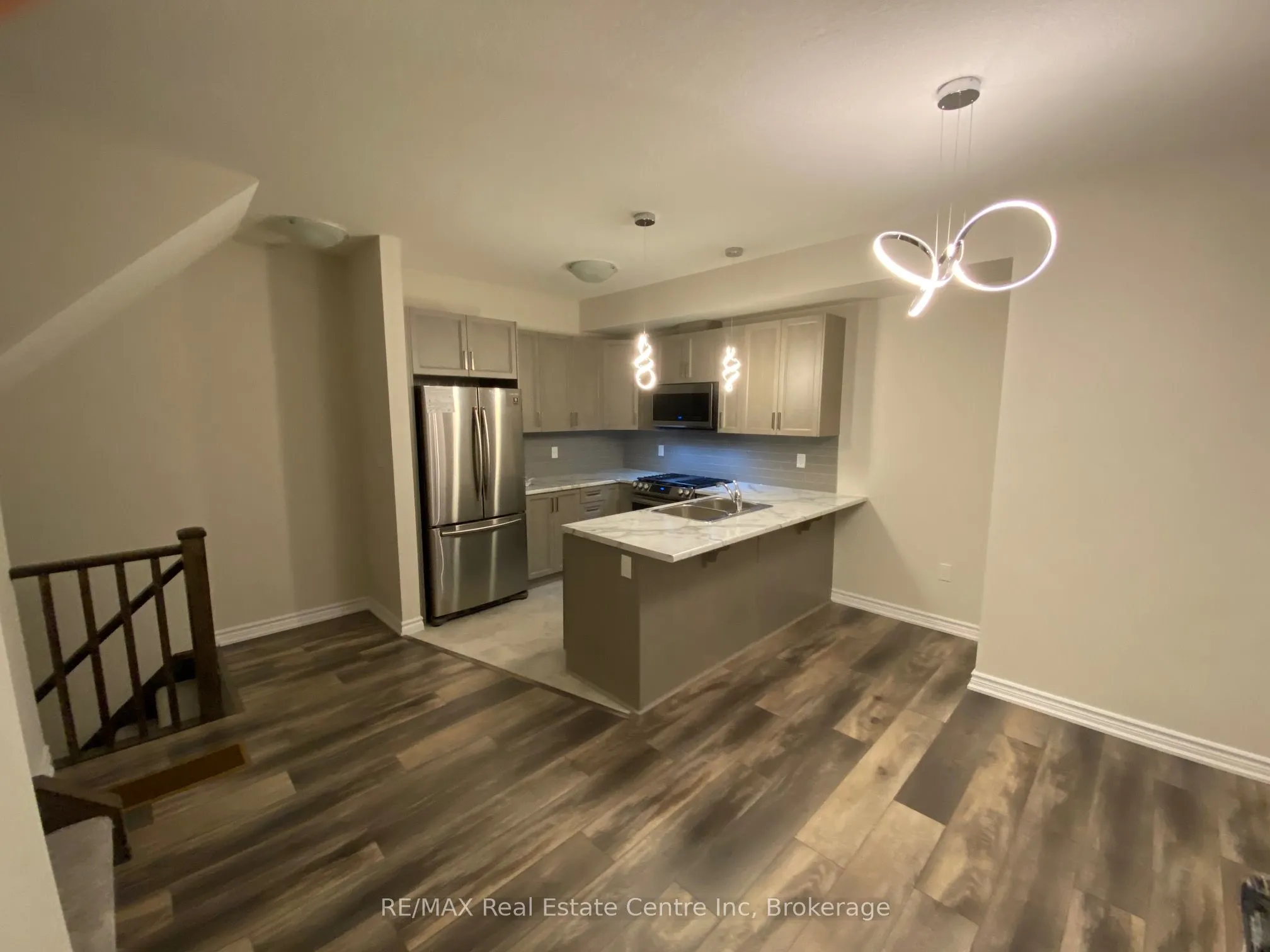 445 Ontario Street S, #108