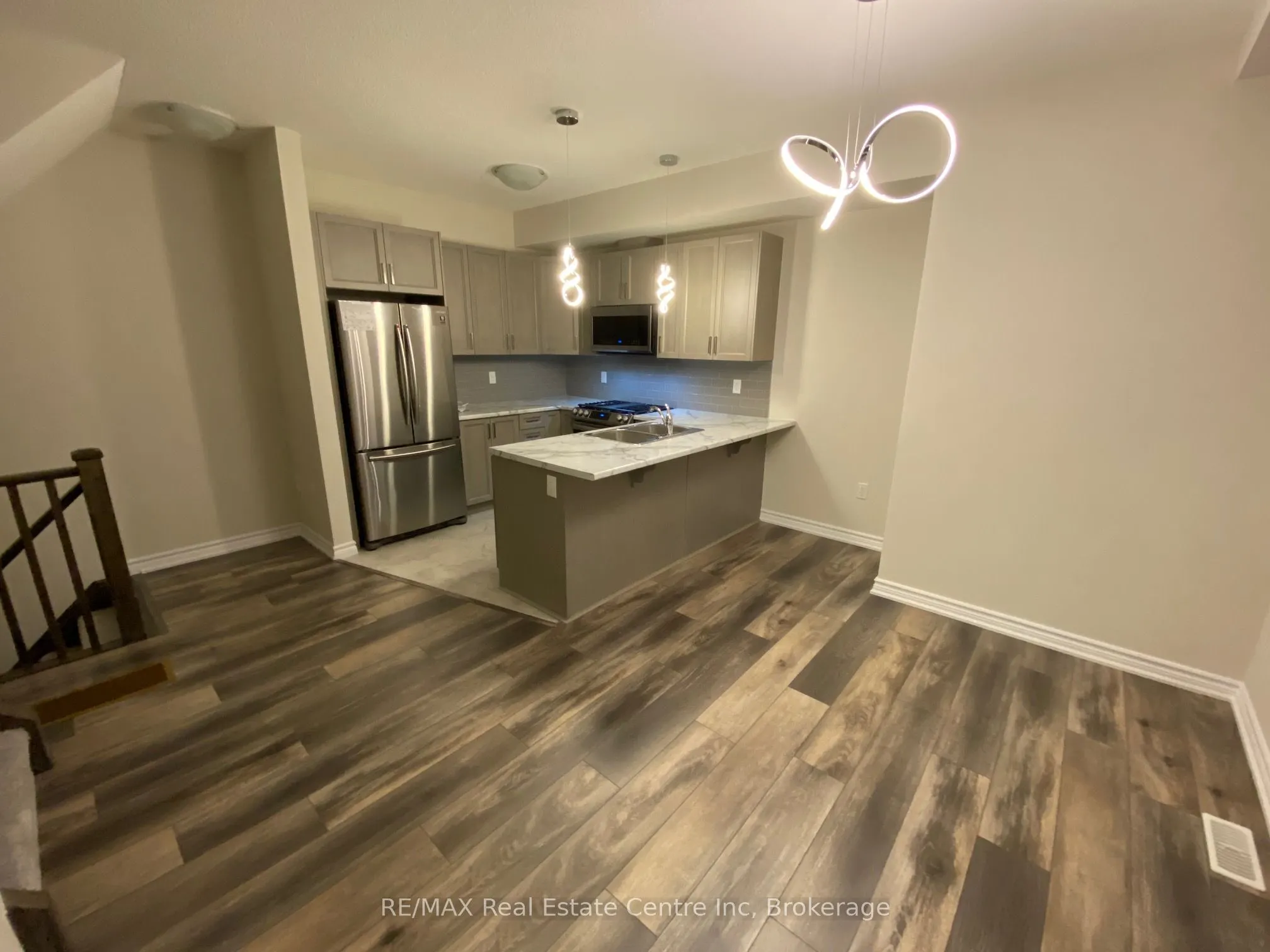 445 Ontario Street S, #108