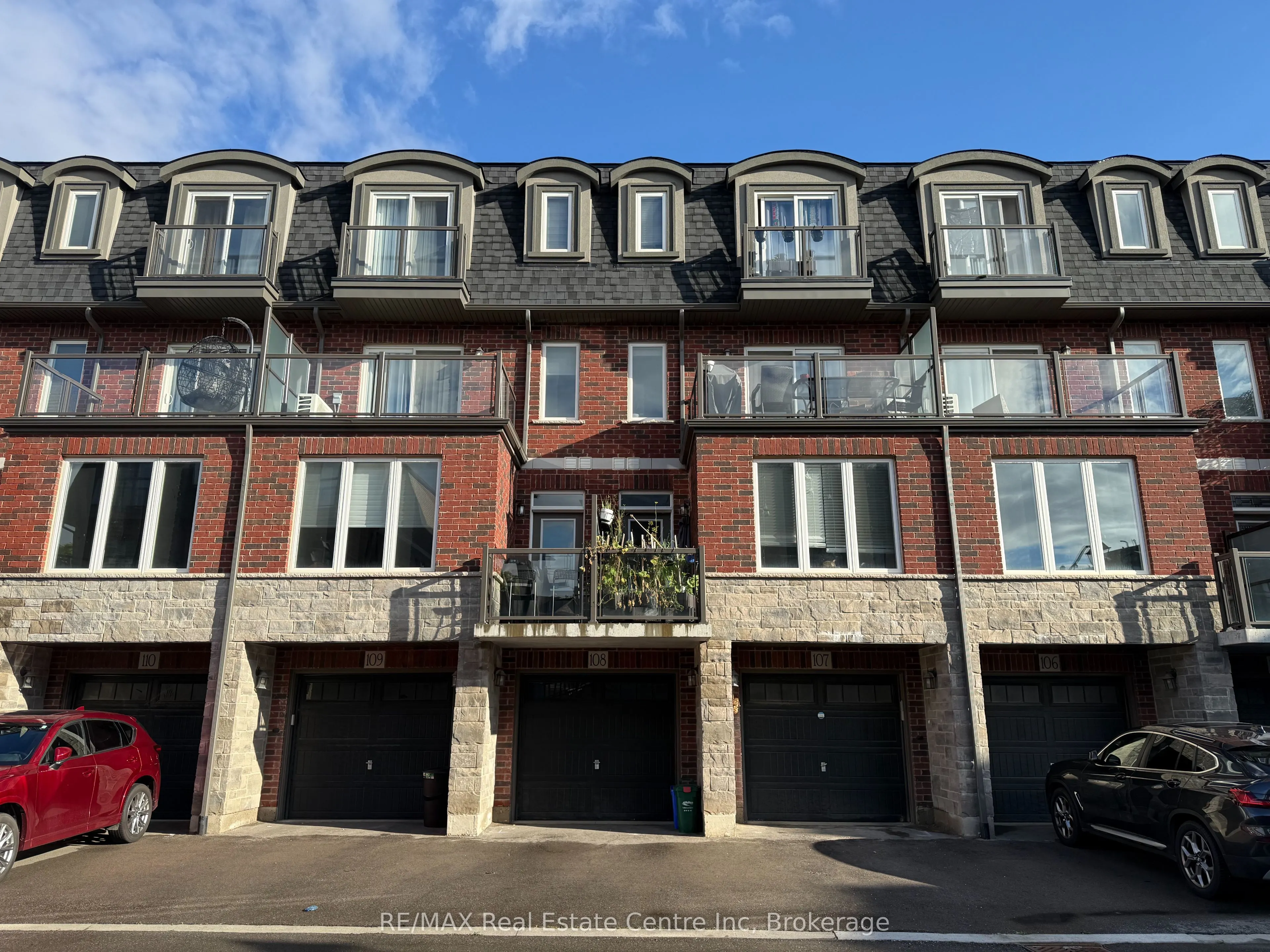 445 Ontario Street S, #108