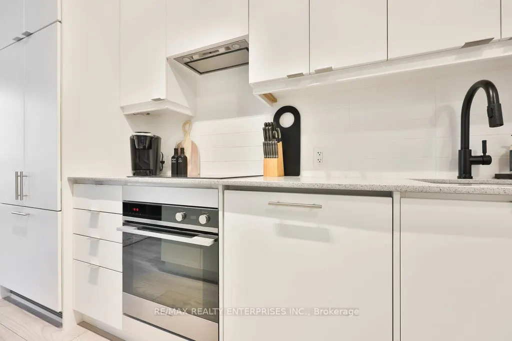 36 Elm Drive W, #705