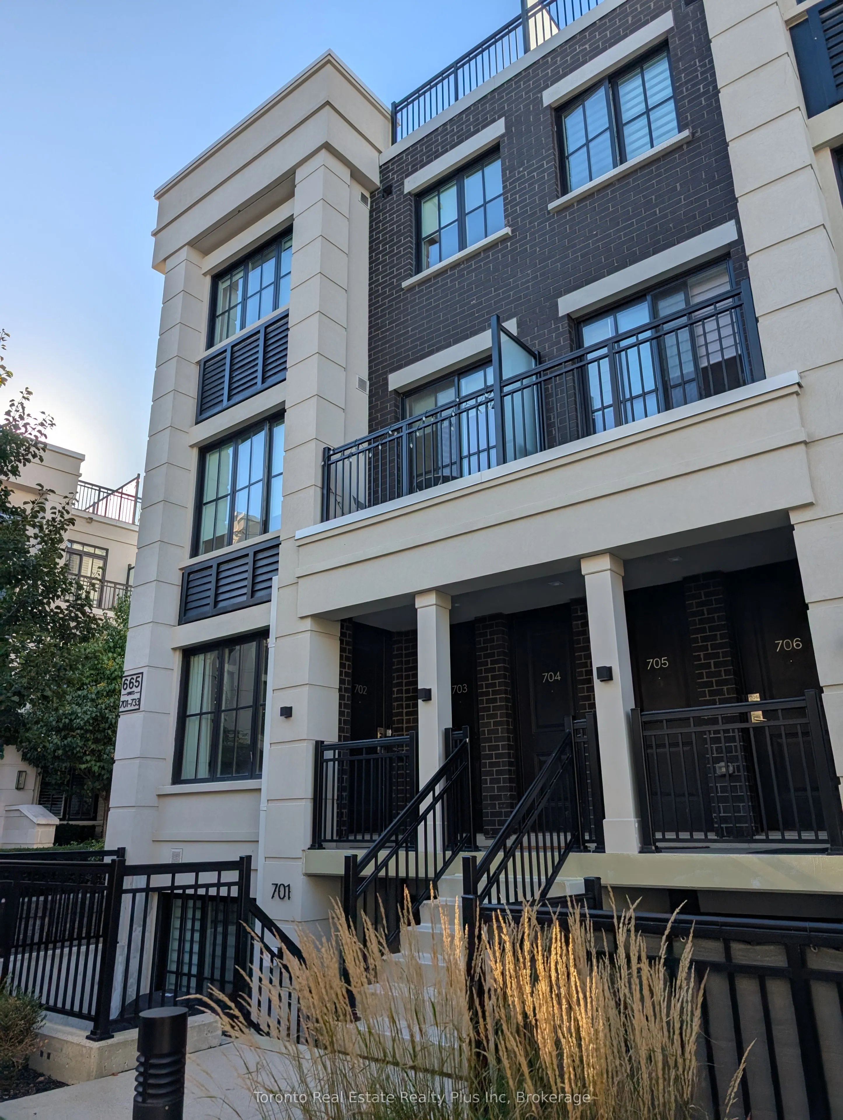 665 Cricklewood Drive, #702