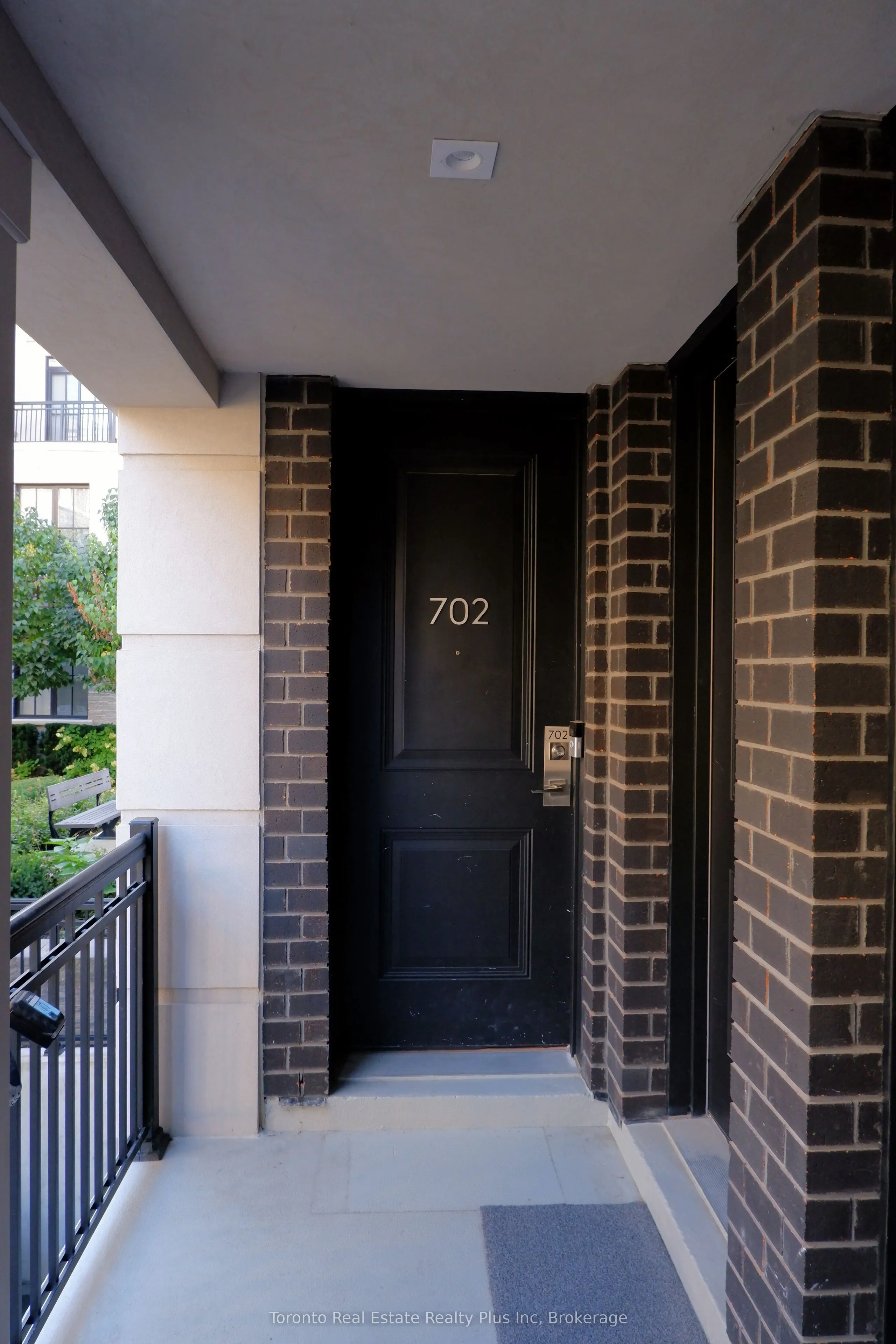 665 Cricklewood Drive, #702