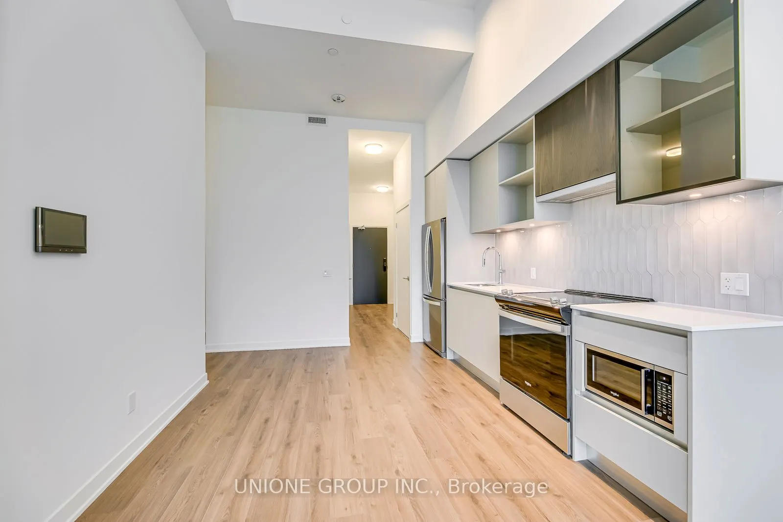 405 Dundas Street W, #105