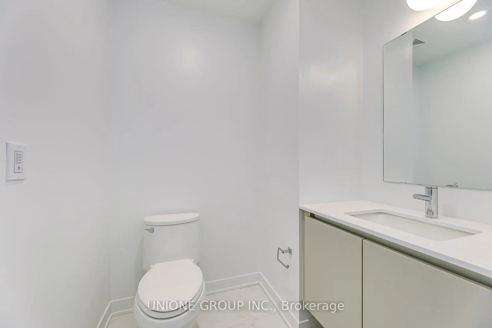 405 Dundas Street W, #105