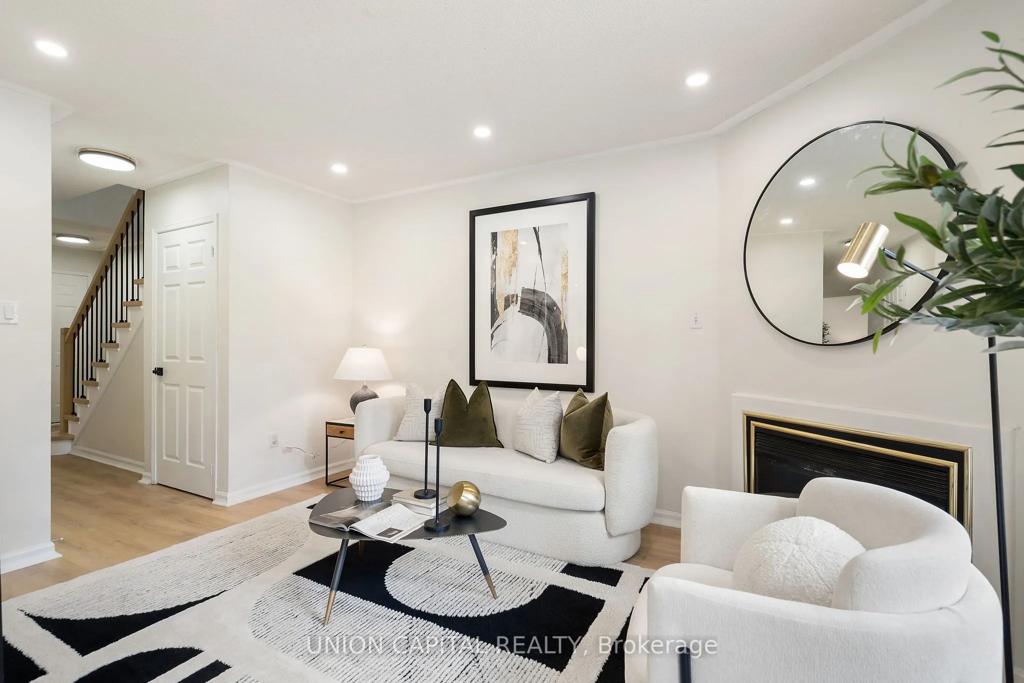2555 Thomas Street, #106