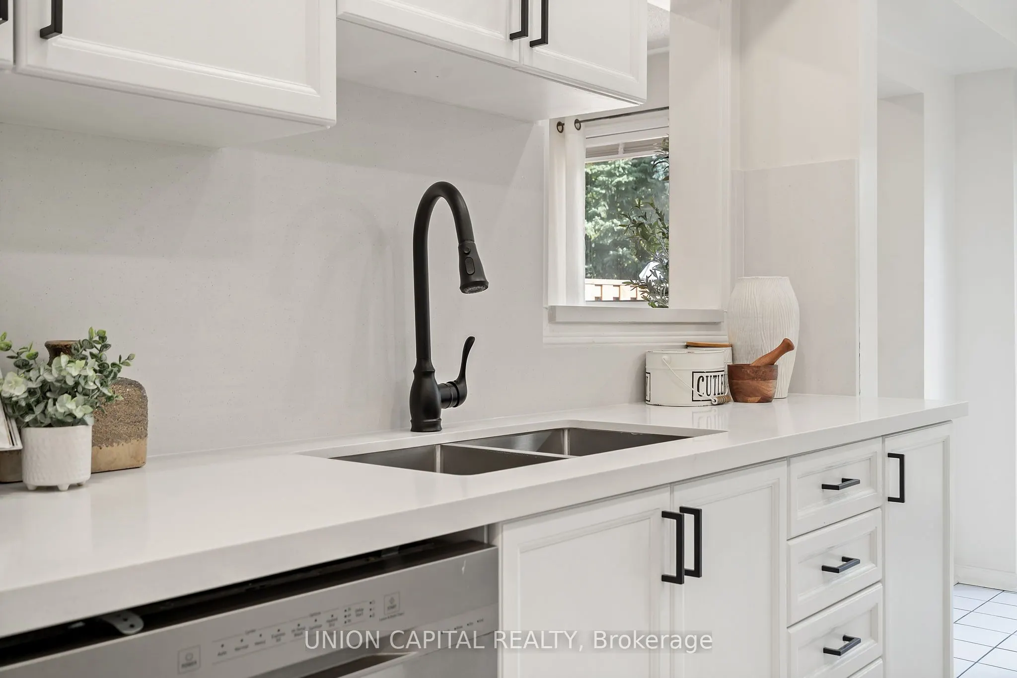 2555 Thomas Street, #106