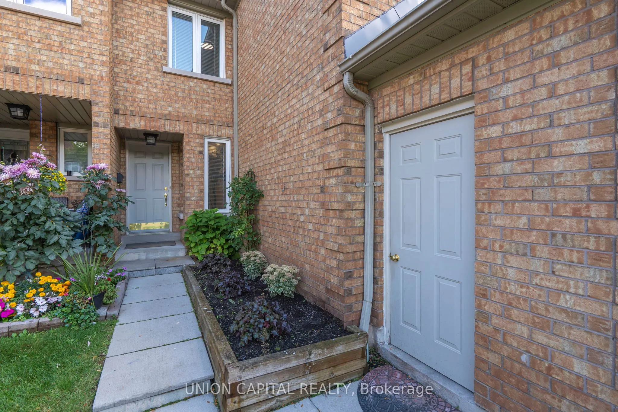 2555 Thomas Street, #106