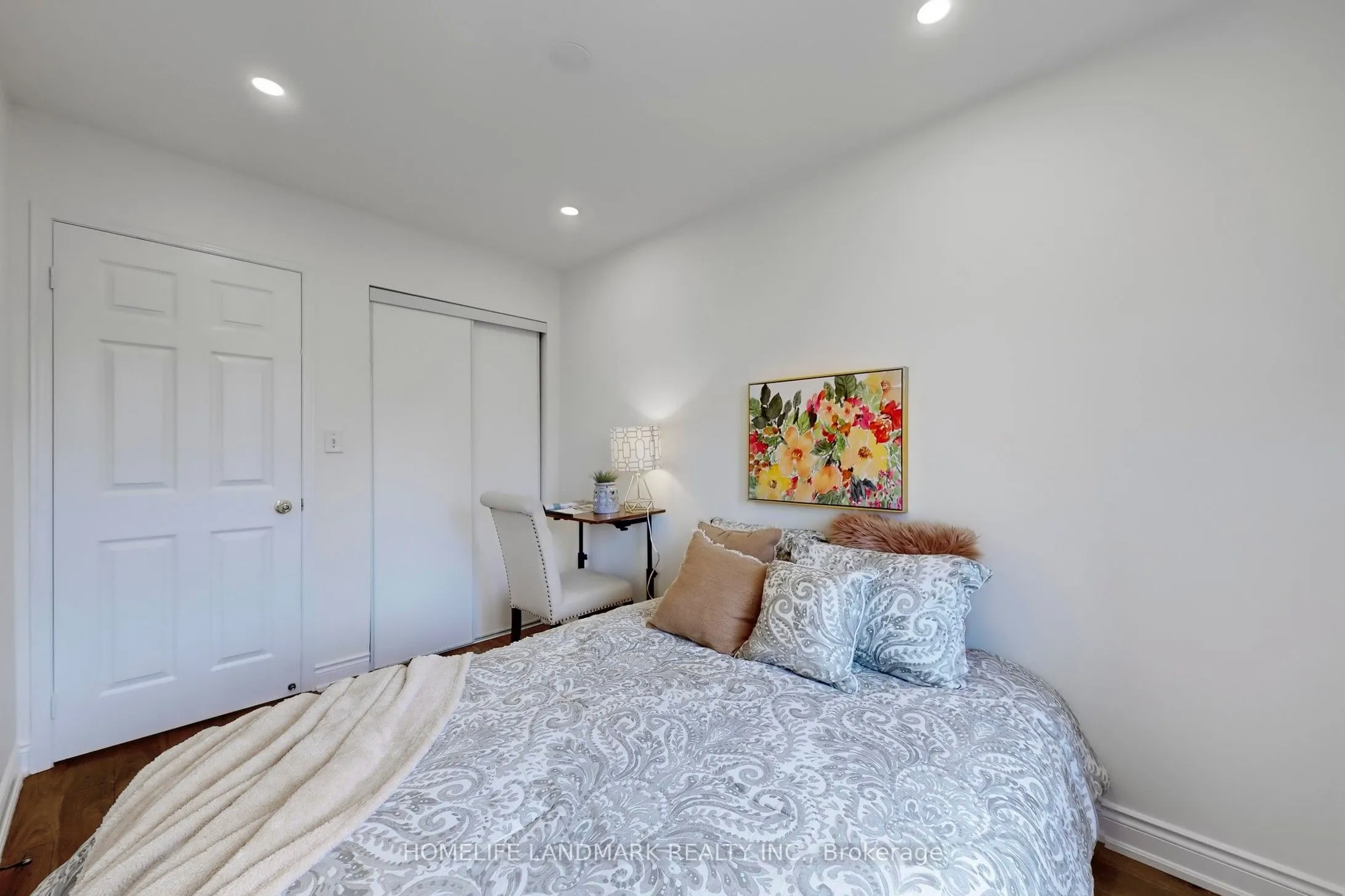 2423 Ravinebrook Crescent