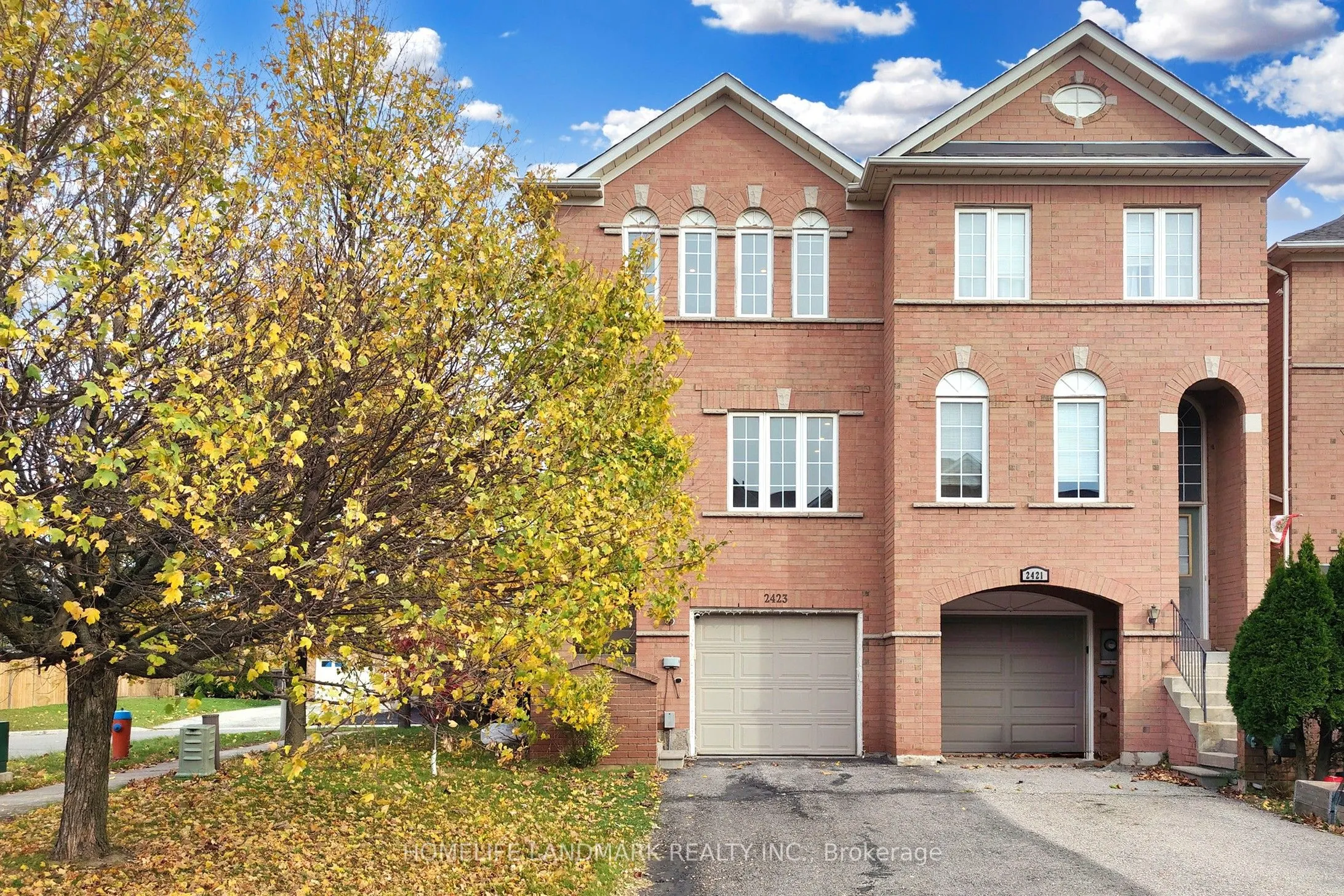 2423 Ravinebrook Crescent