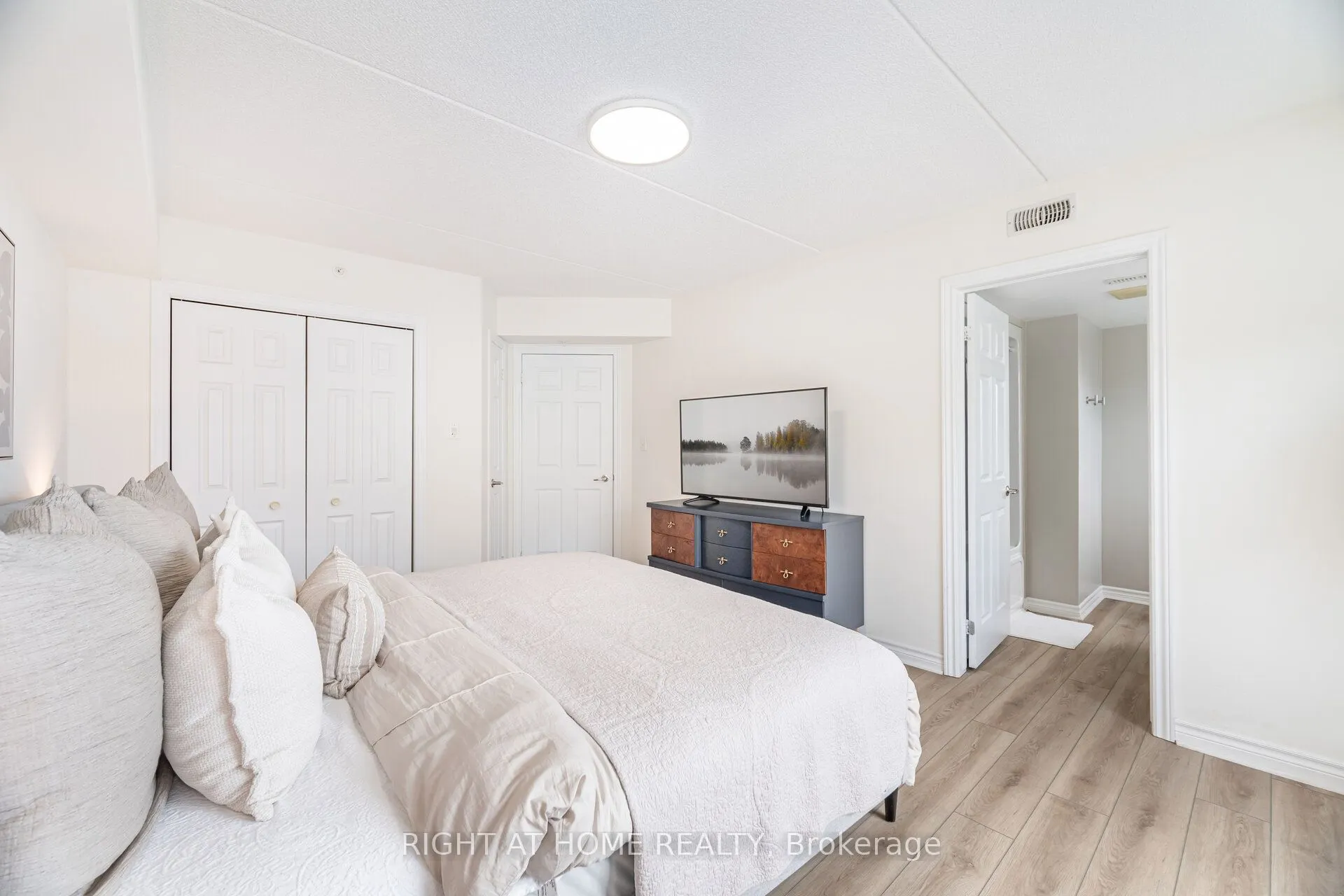 1370 Main Street E, #311