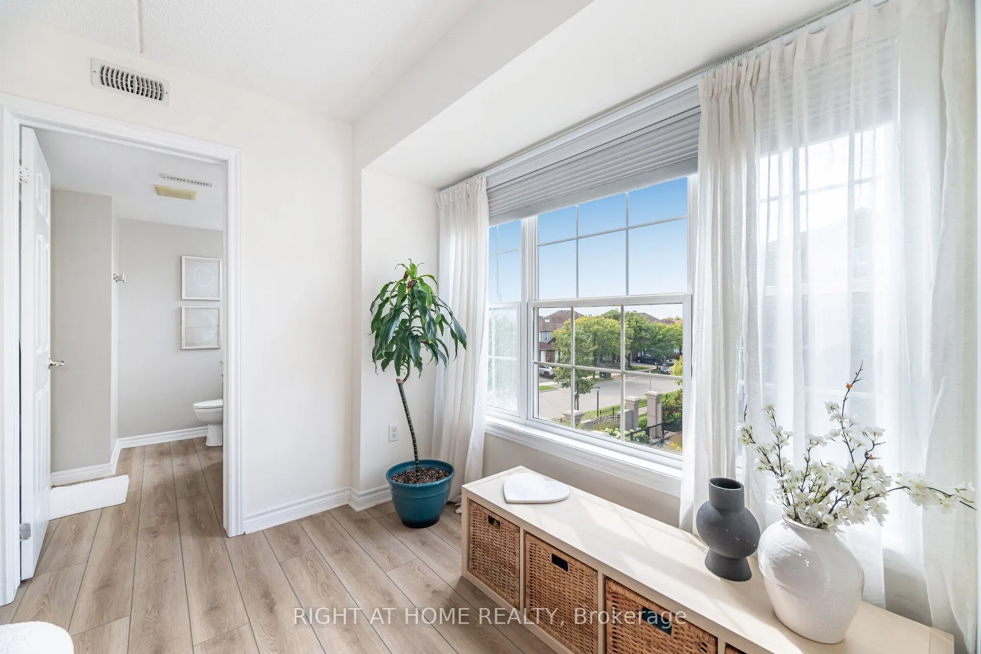 1370 Main Street E, #311