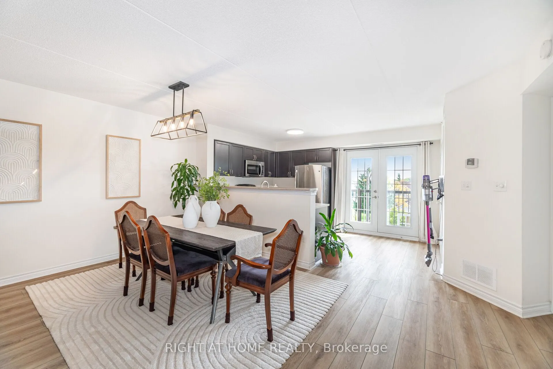 1370 Main Street E, #311