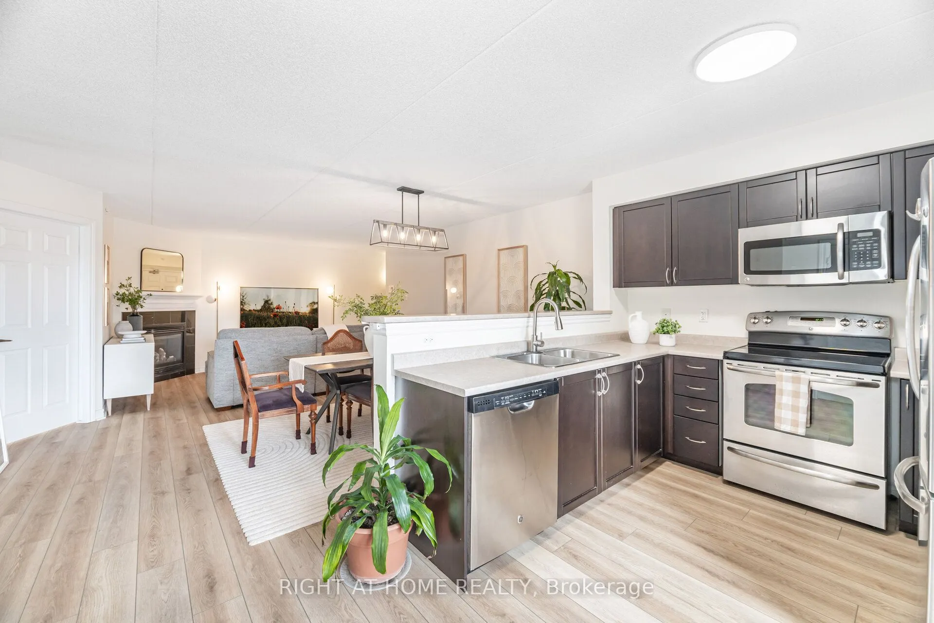 1370 Main Street E, #311