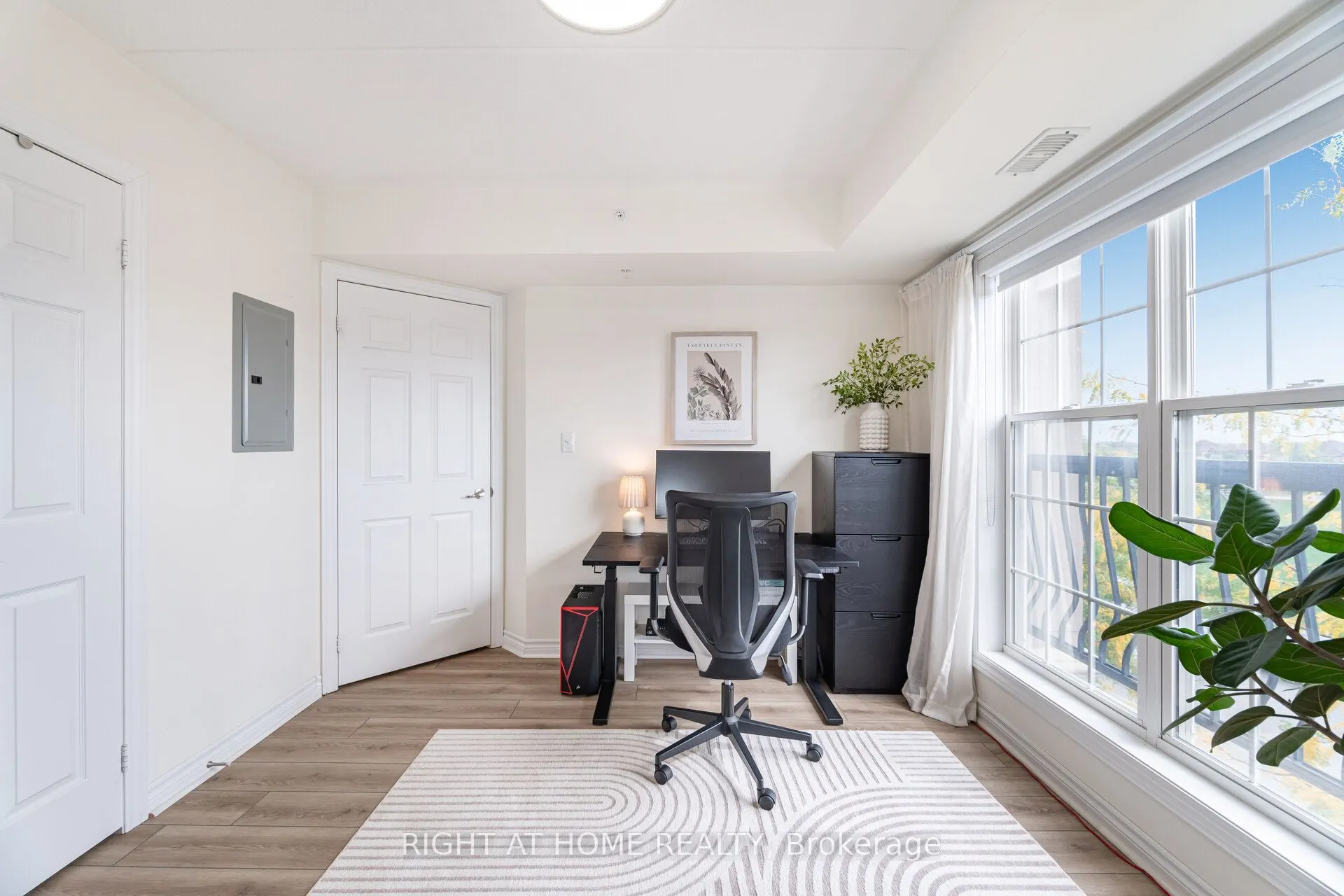 1370 Main Street E, #311