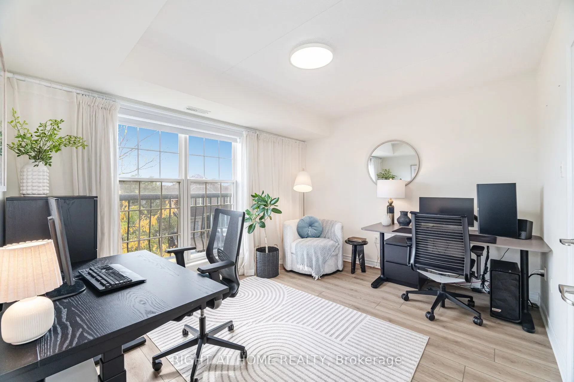 1370 Main Street E, #311