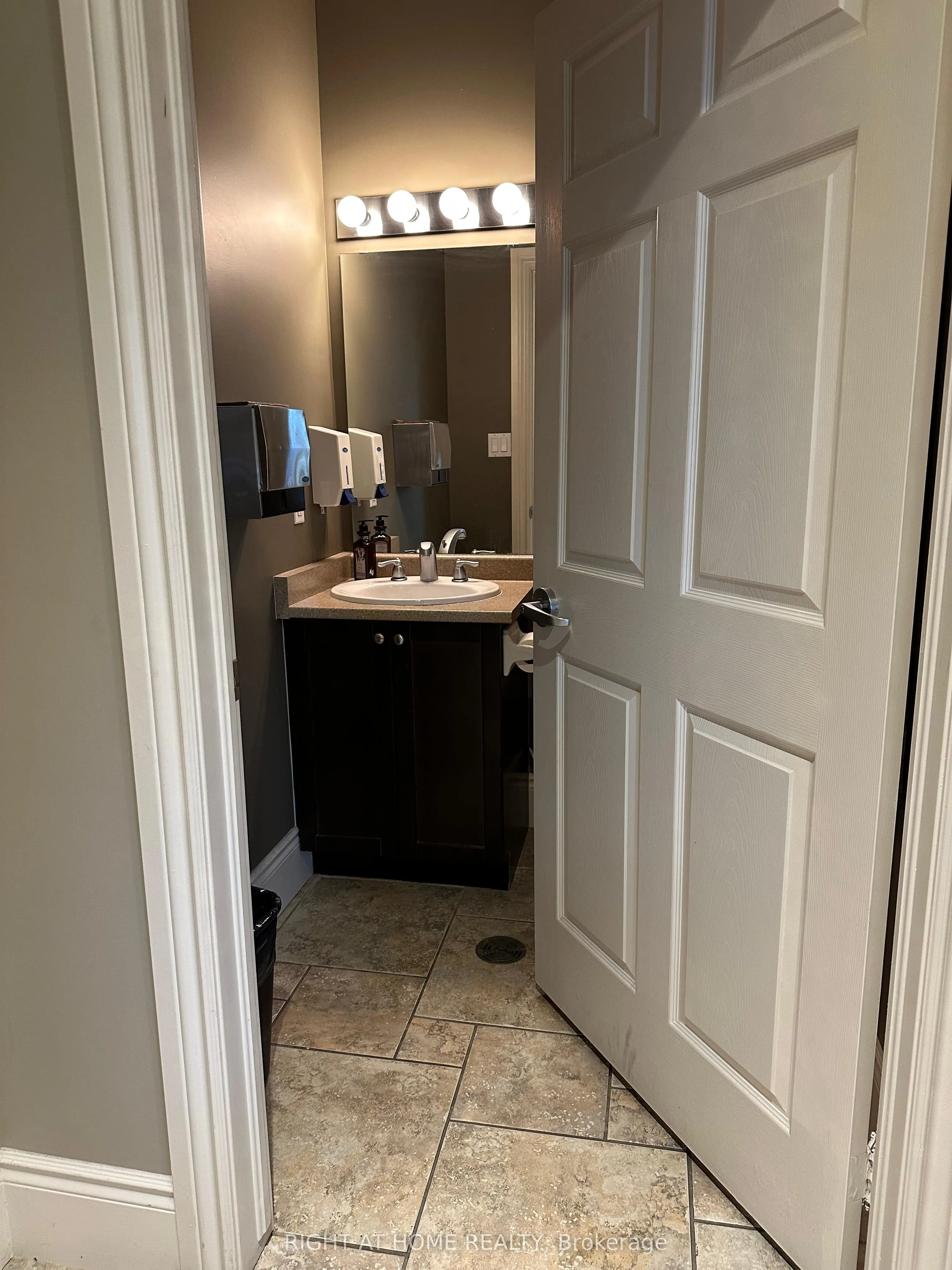 1370 Main Street E, #311