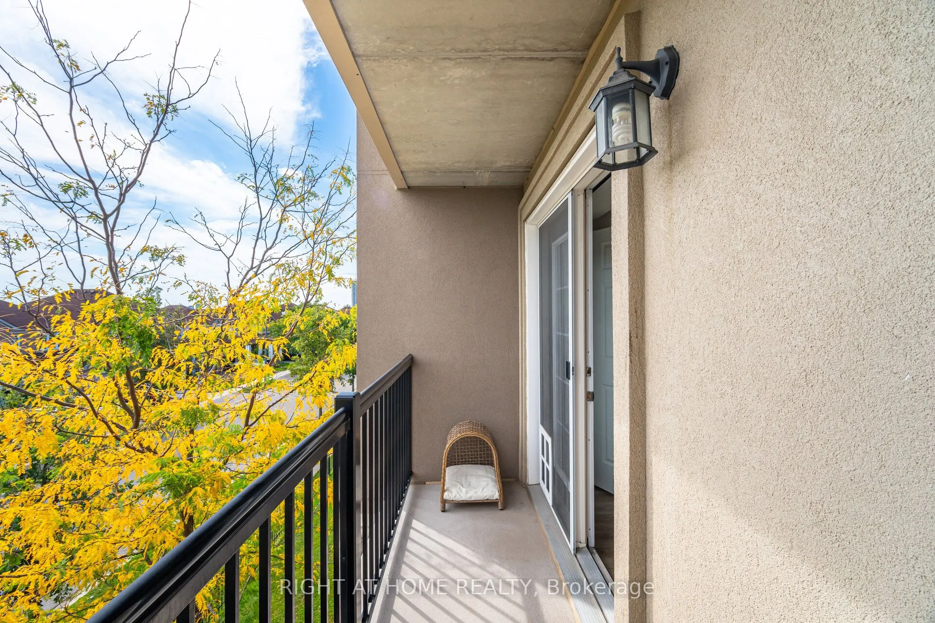 1370 Main Street E, #311