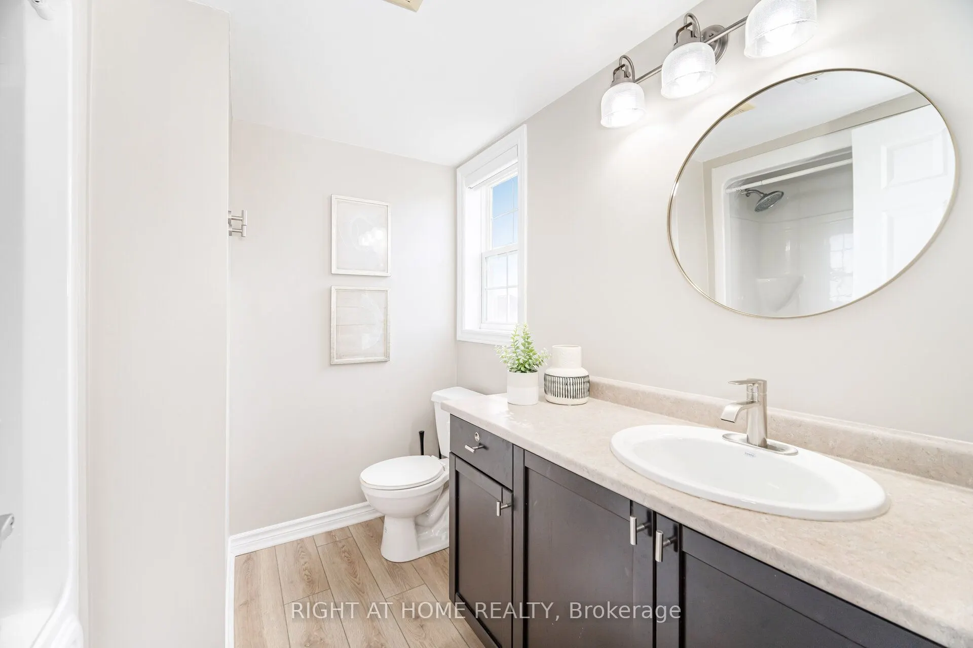 1370 Main Street E, #311