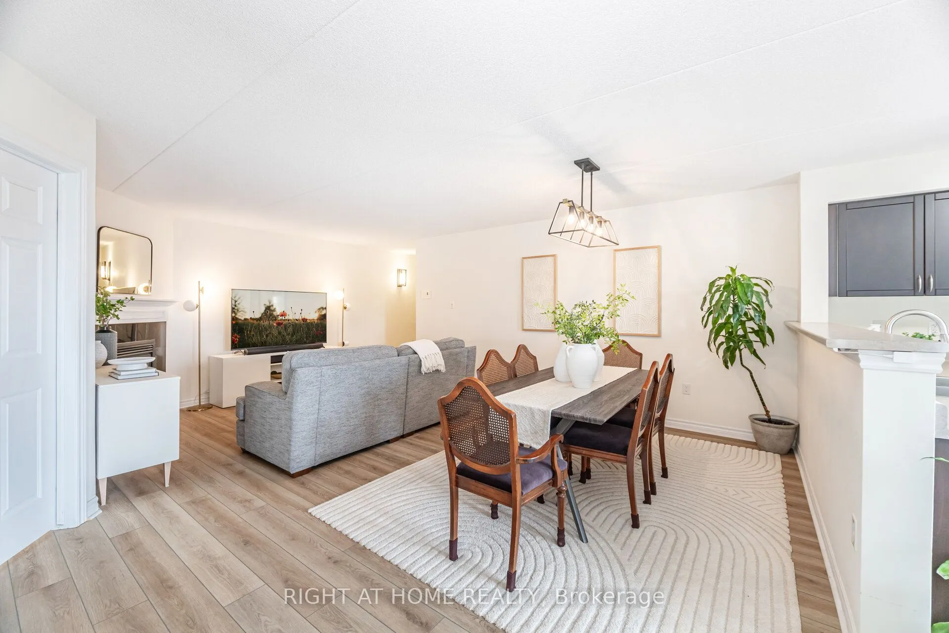 1370 Main Street E, #311
