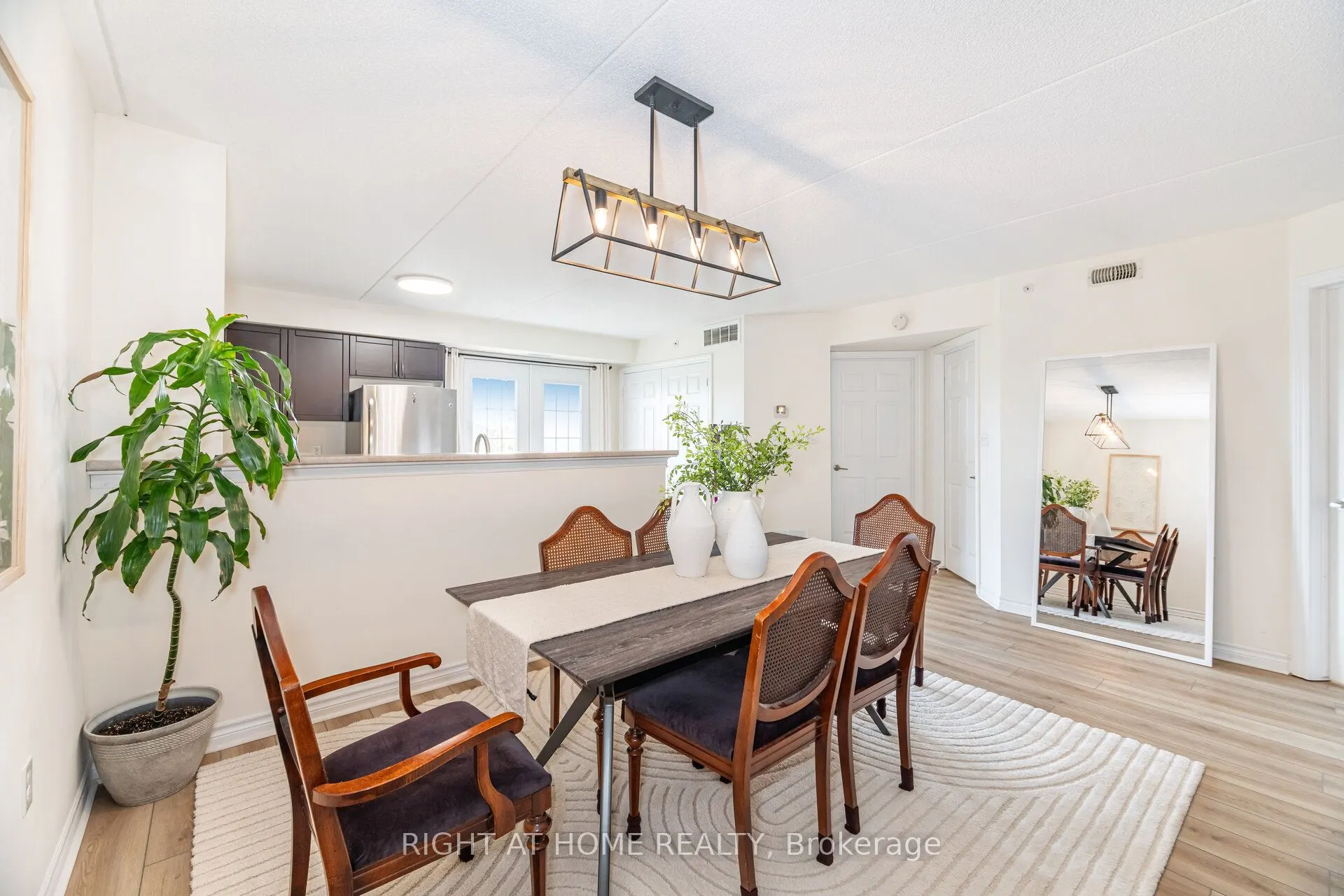 1370 Main Street E, #311
