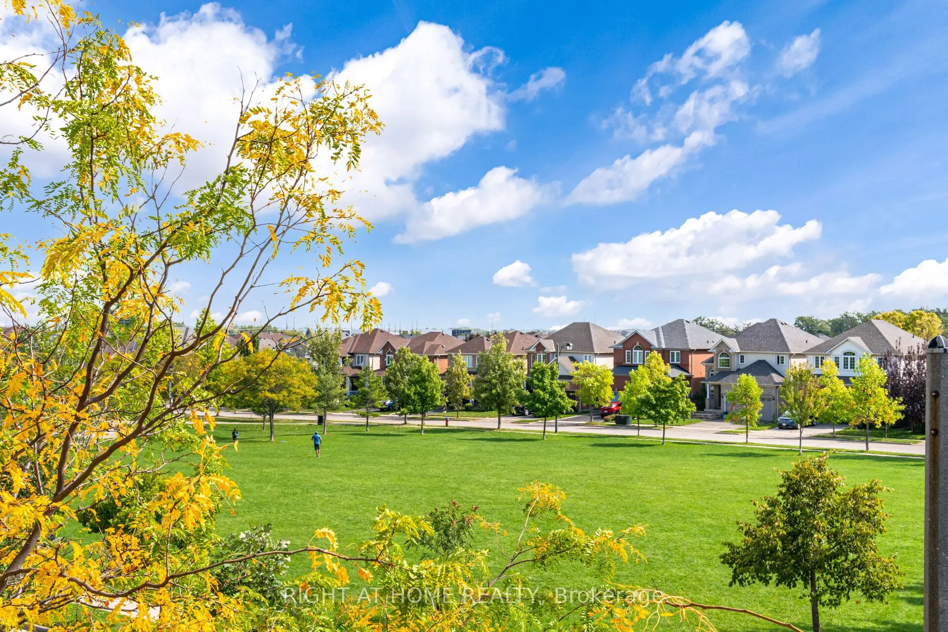 1370 Main Street E, #311