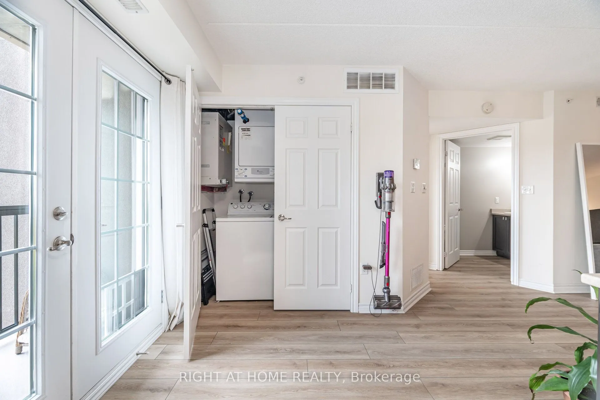 1370 Main Street E, #311