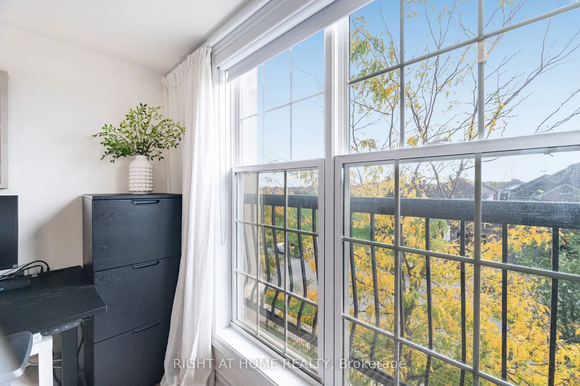 1370 Main Street E, #311