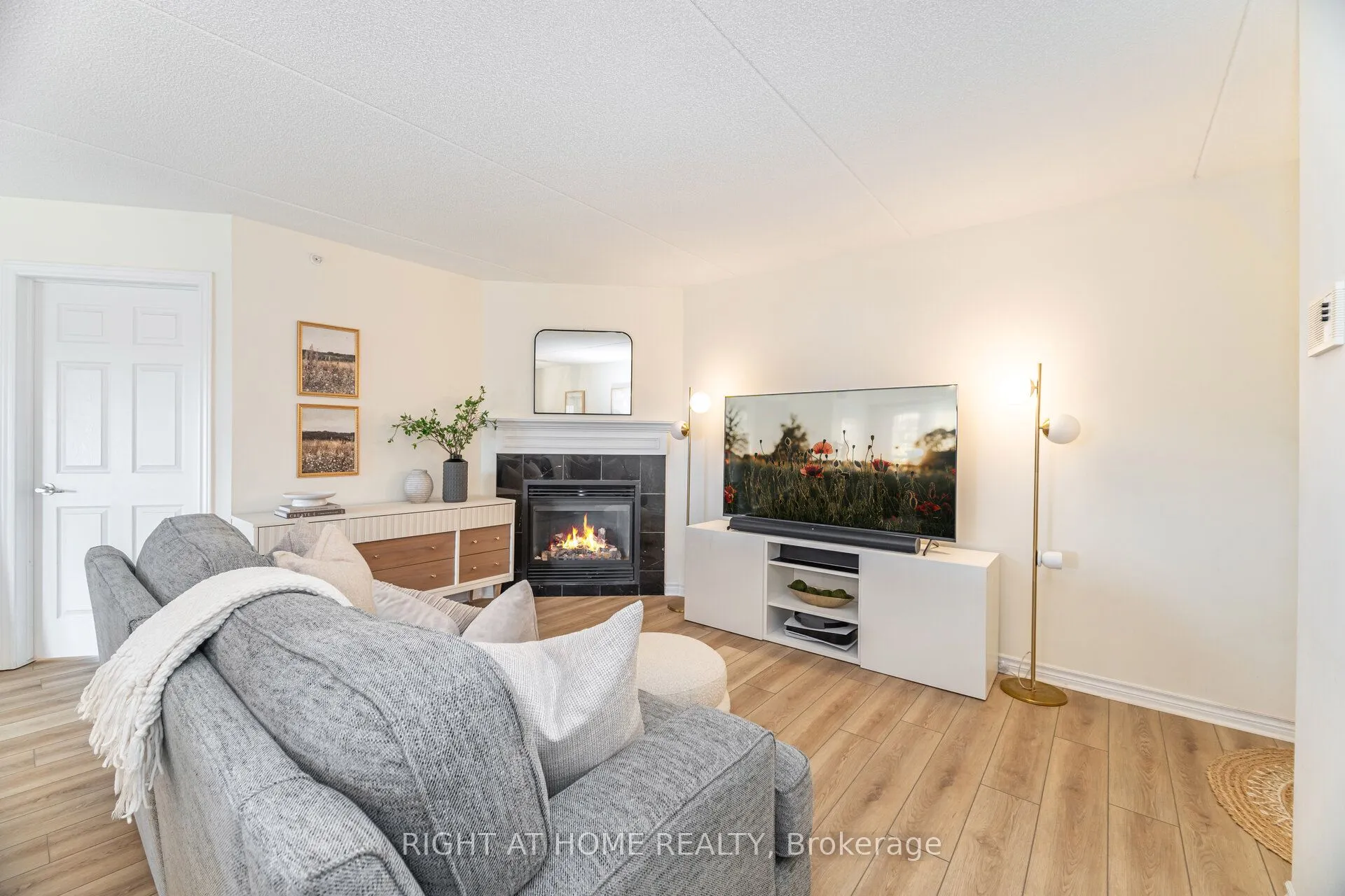 1370 Main Street E, #311