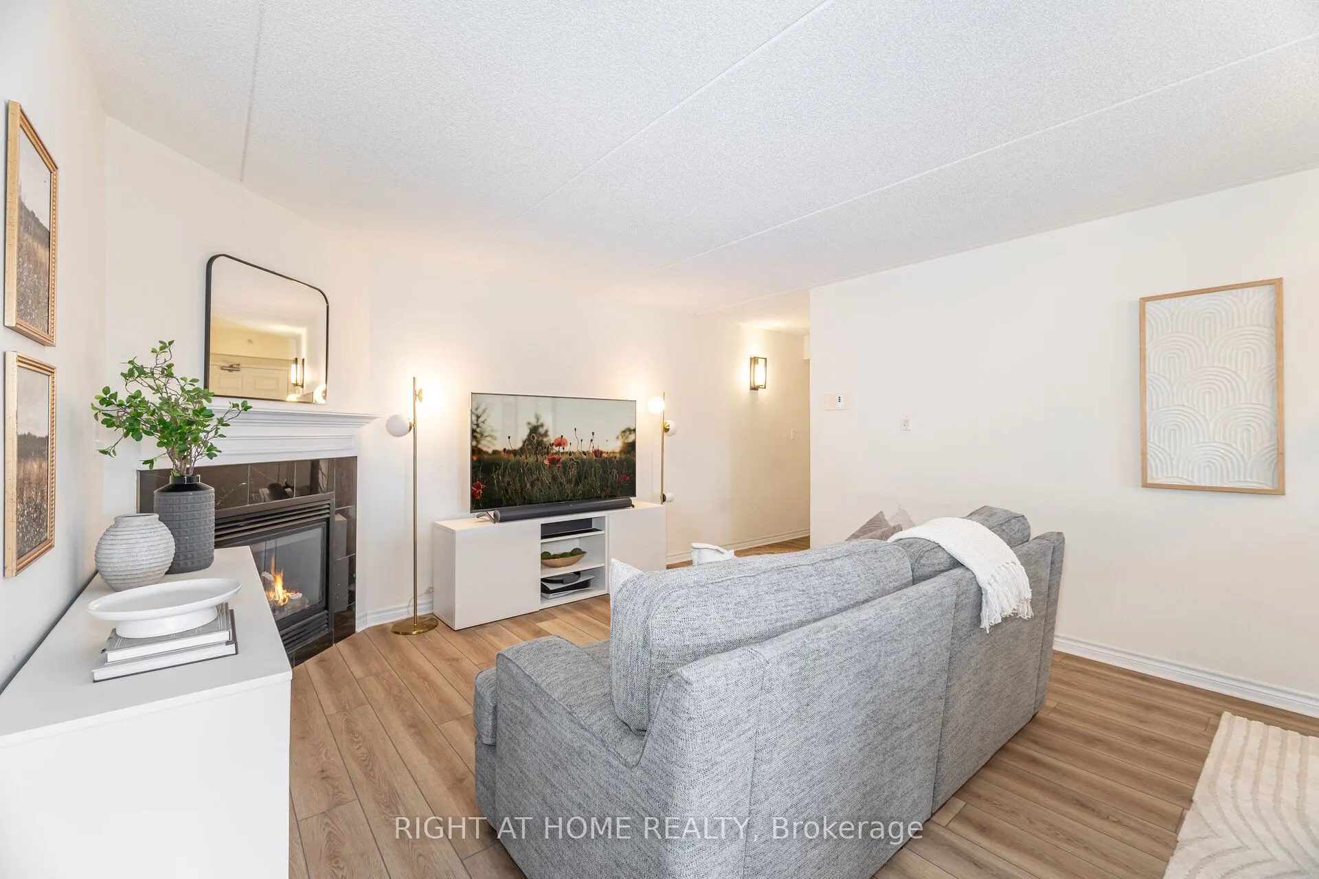1370 Main Street E, #311