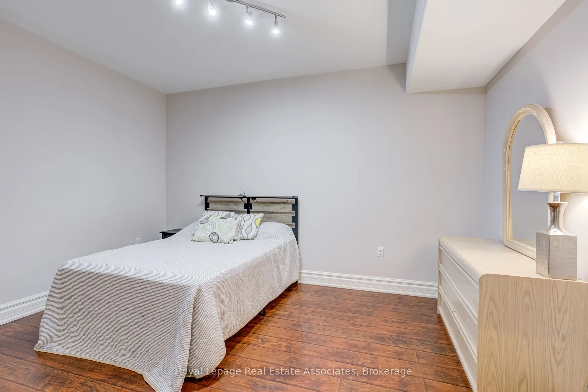 20 Cannington Crescent
