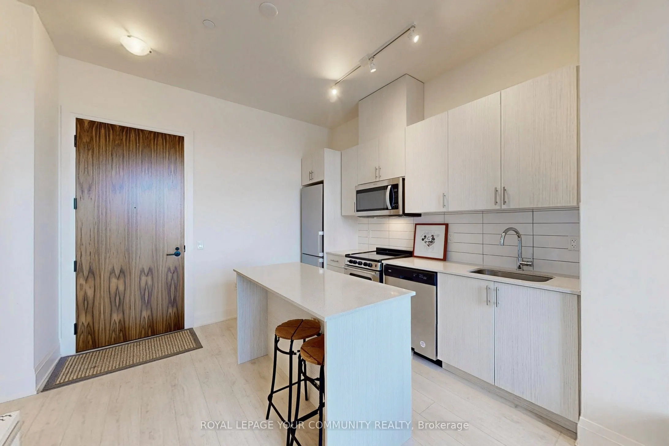 509 Dundas Street W, #807