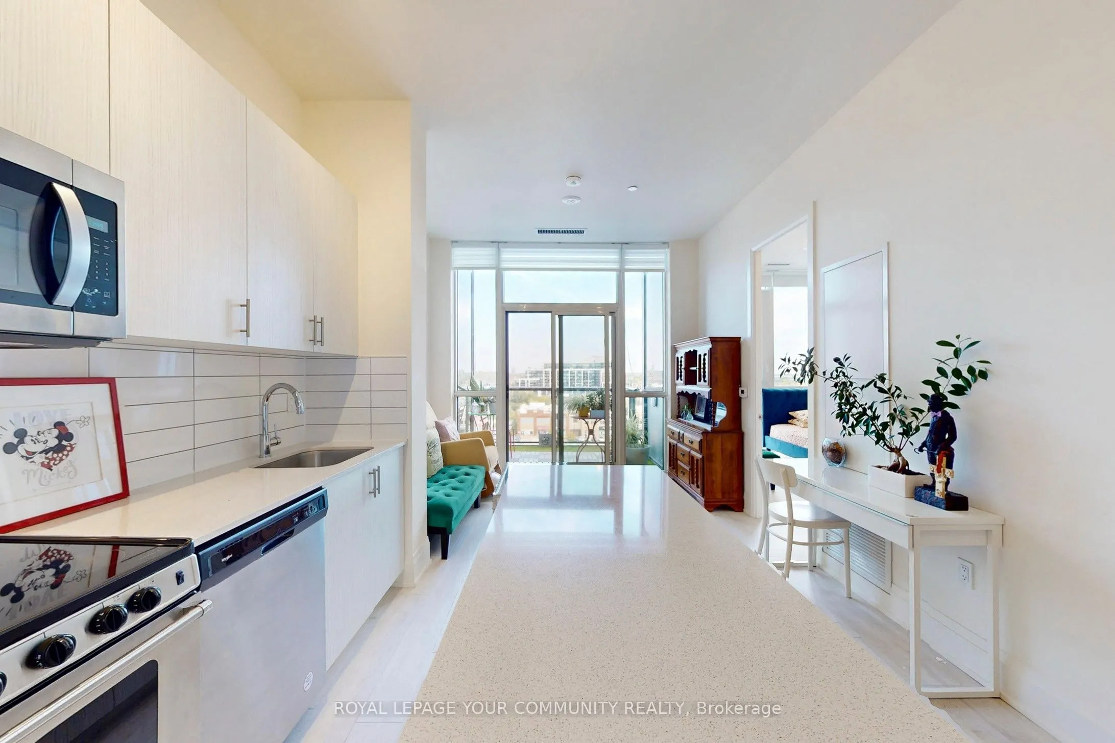 509 Dundas Street W, #807