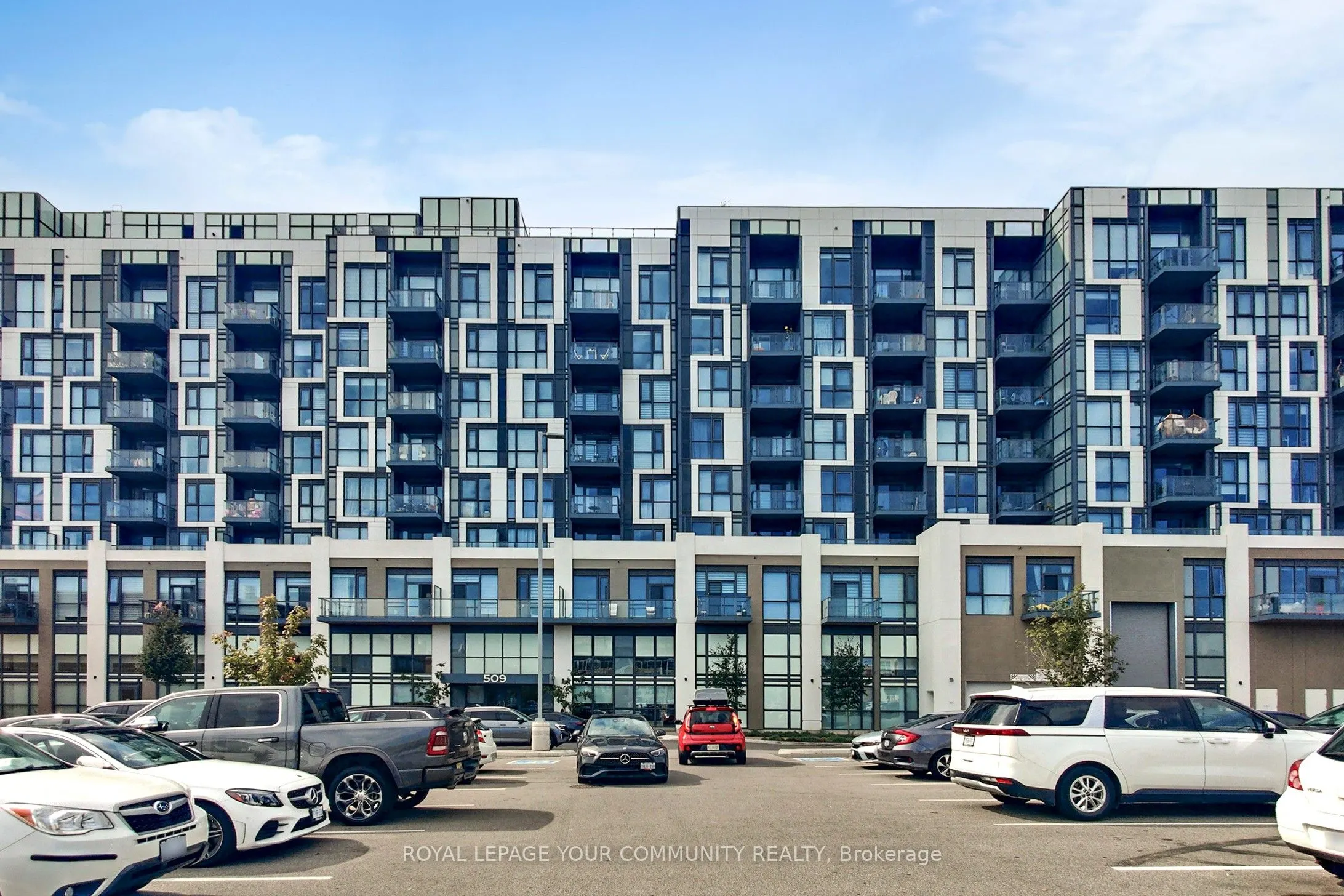 509 Dundas Street W, #807