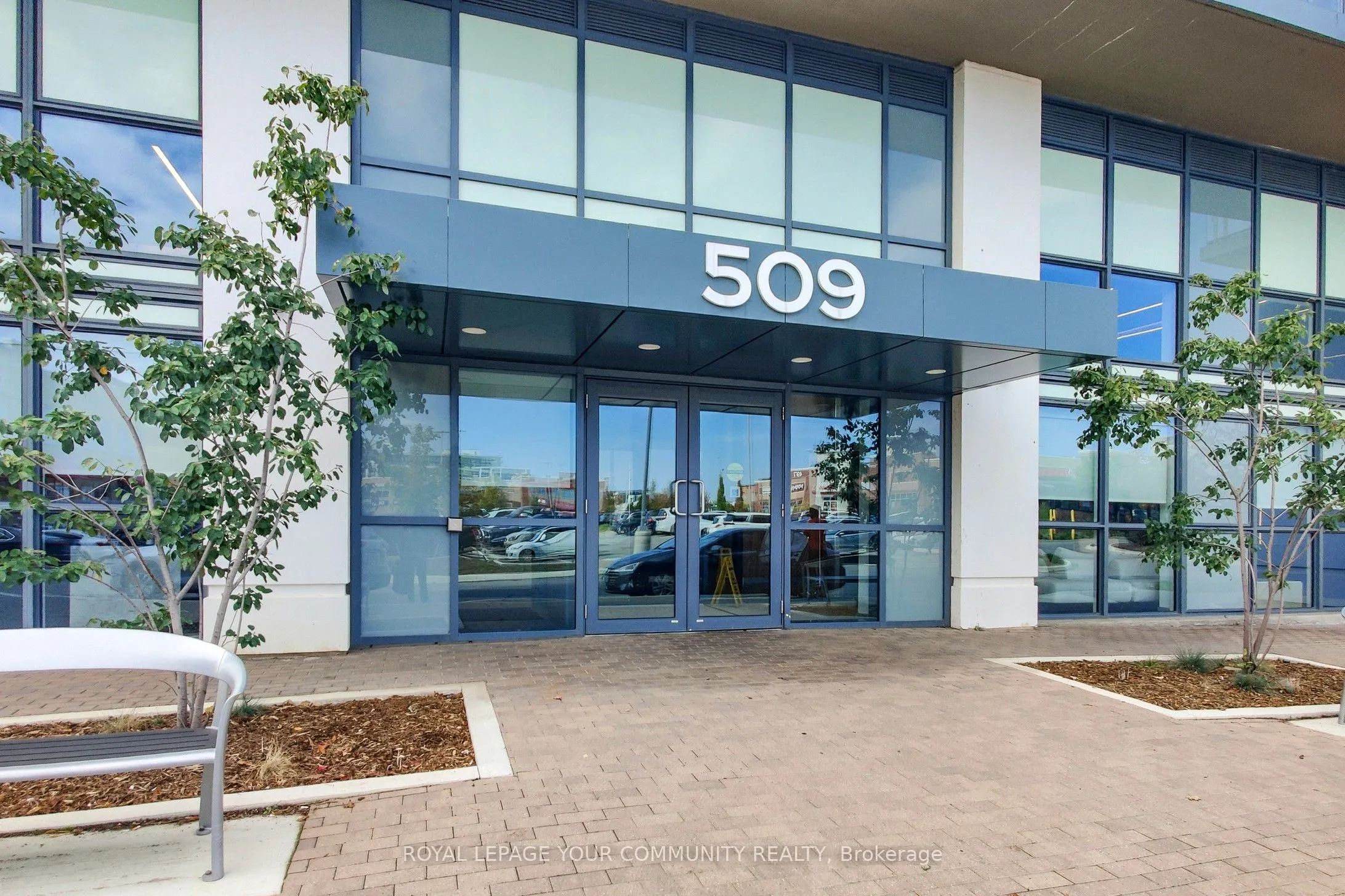 509 Dundas Street W, #807