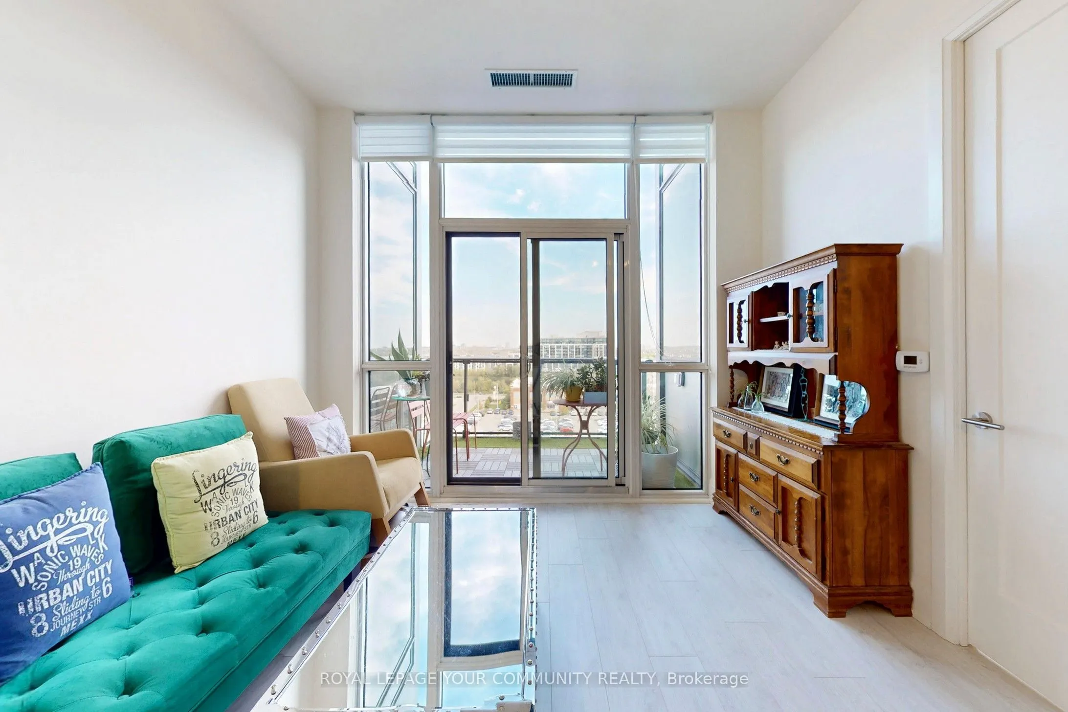 509 Dundas Street W, #807