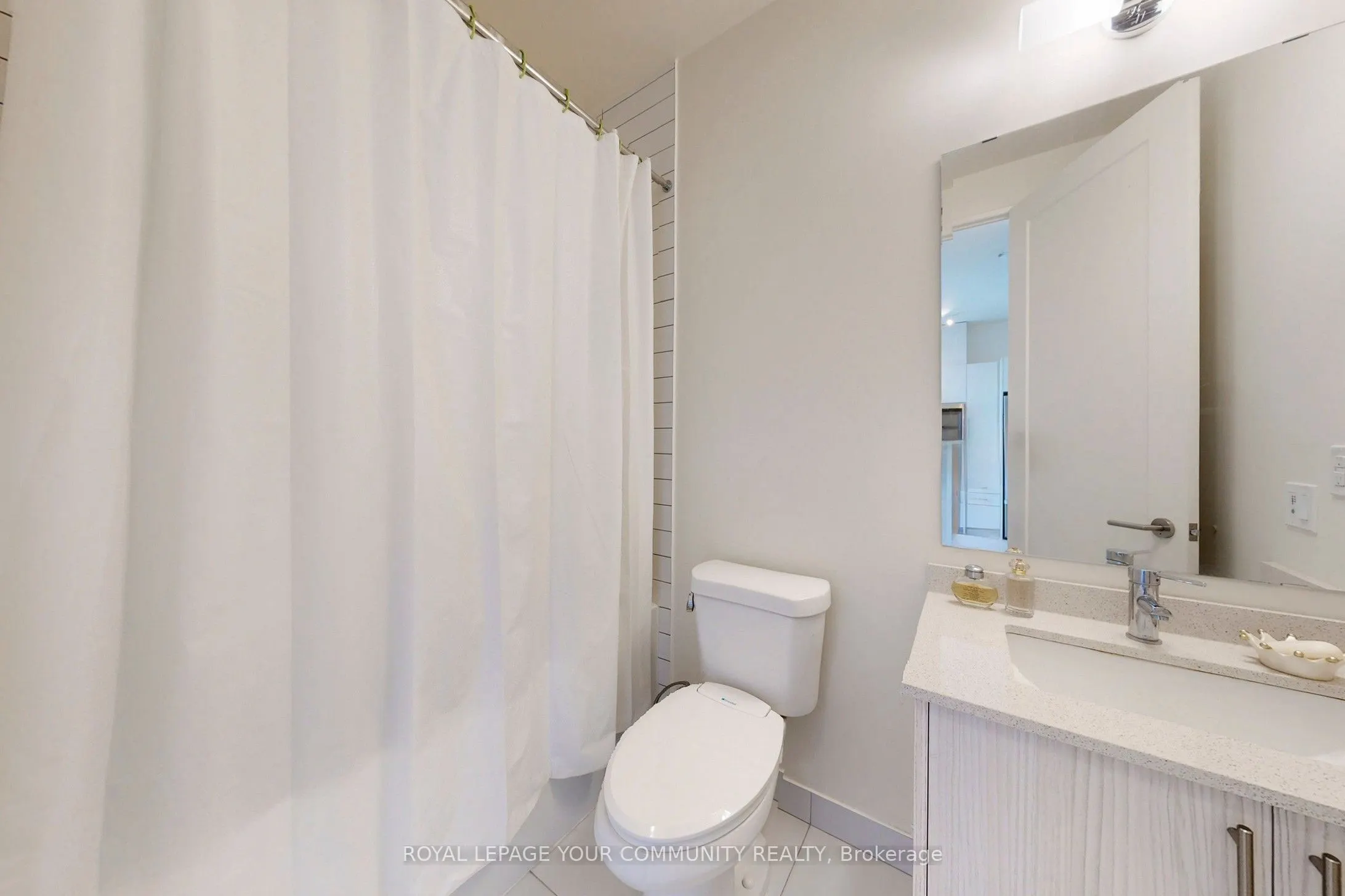 509 Dundas Street W, #807